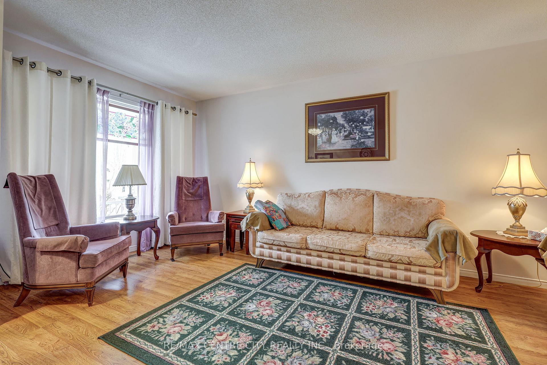 Photo 9 of 11 Lyford Court, St. Thomas — HOMEH