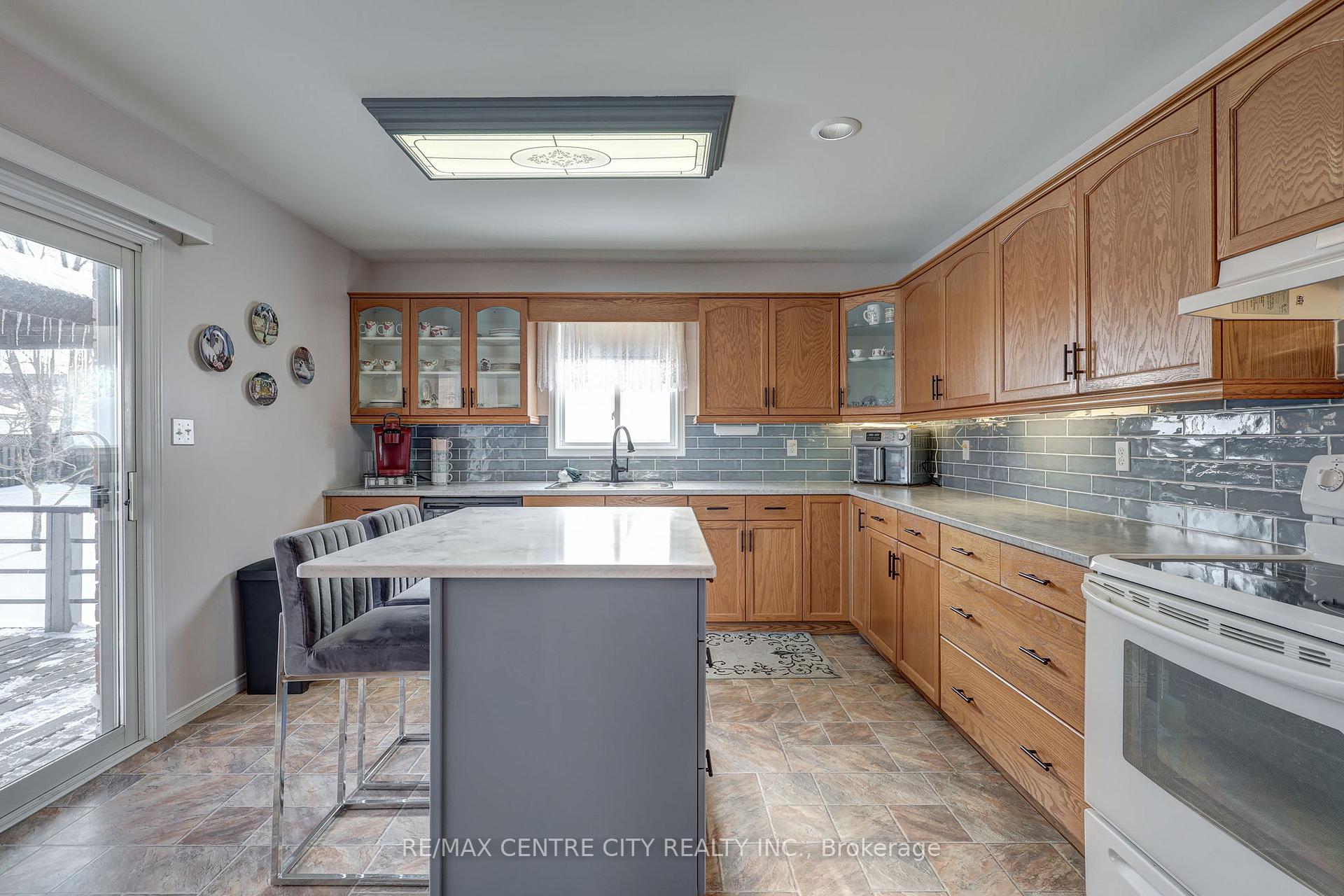 Photo 11 of 11 Lyford Court, St. Thomas — HOMEH