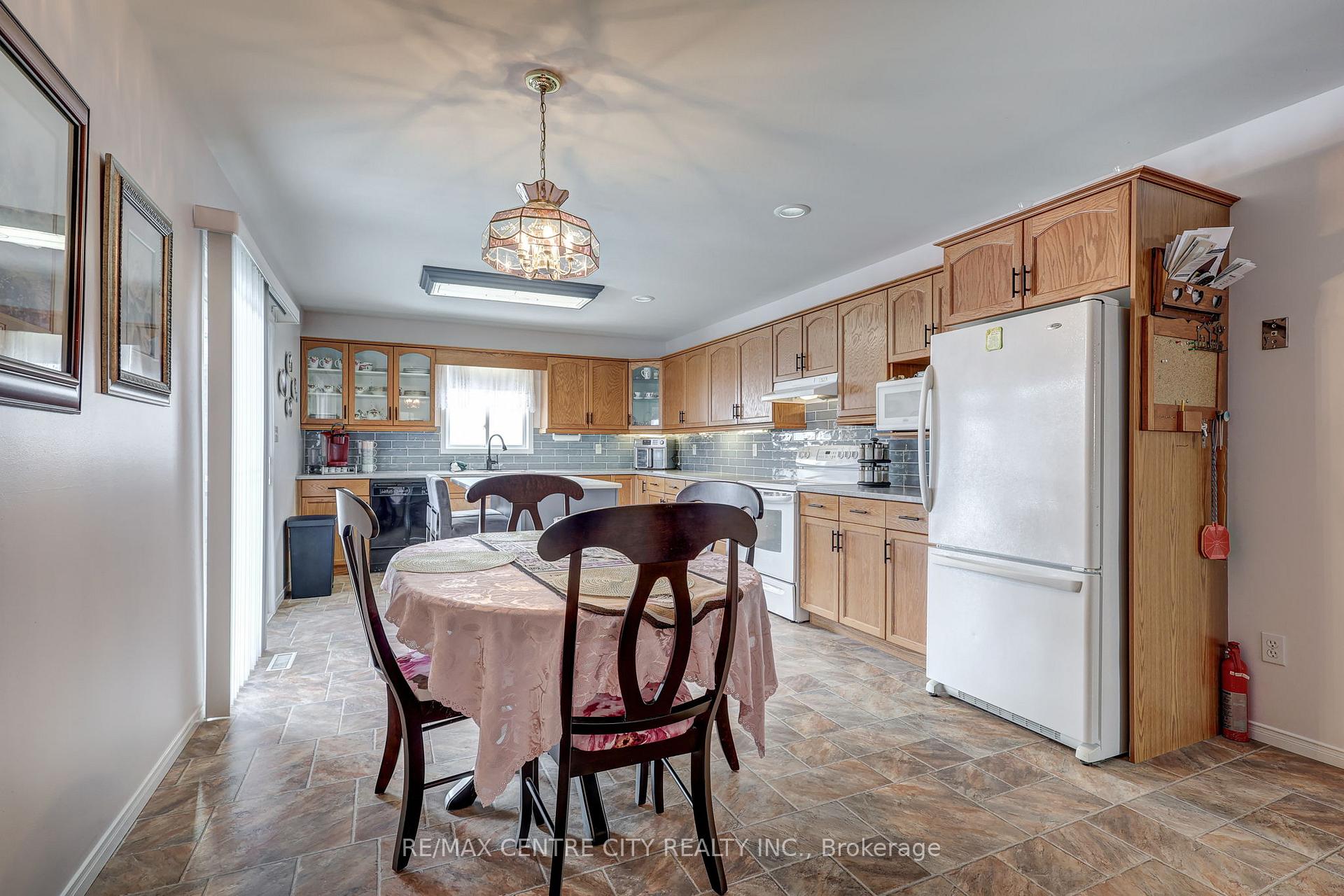 Photo 12 of 11 Lyford Court, St. Thomas — HOMEH
