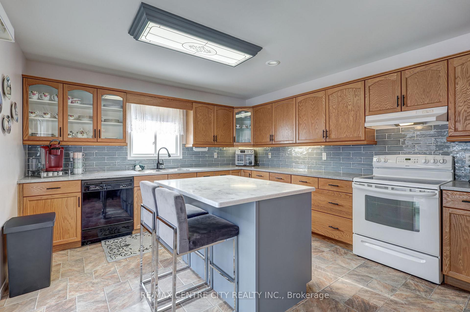 Photo 15 of 11 Lyford Court, St. Thomas — HOMEH