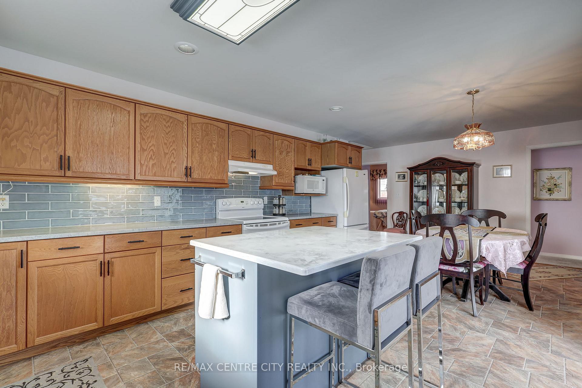 Photo 16 of 11 Lyford Court, St. Thomas — HOMEH