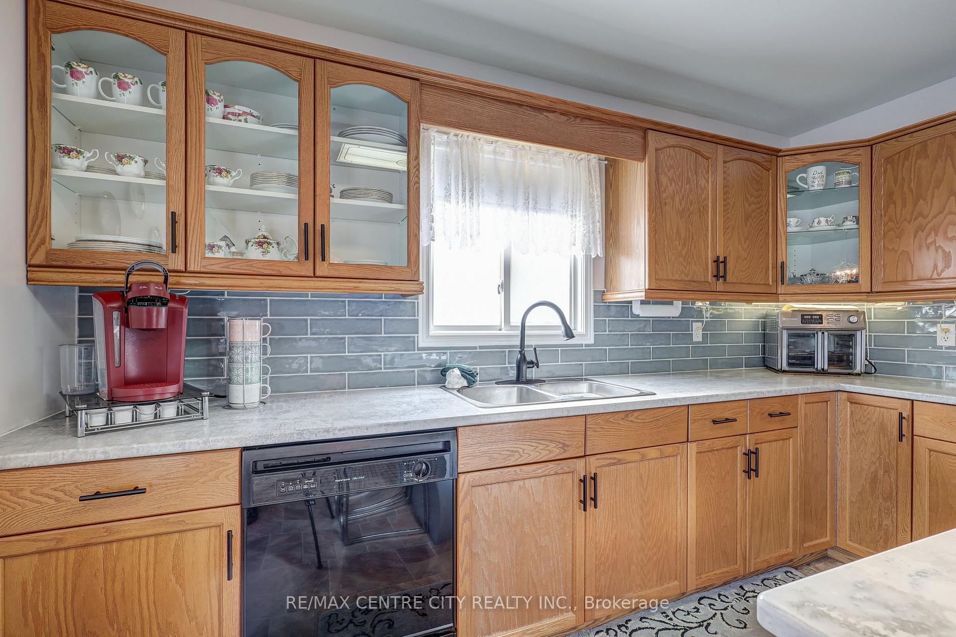 Photo 17 of 11 Lyford Court, St. Thomas — HOMEH