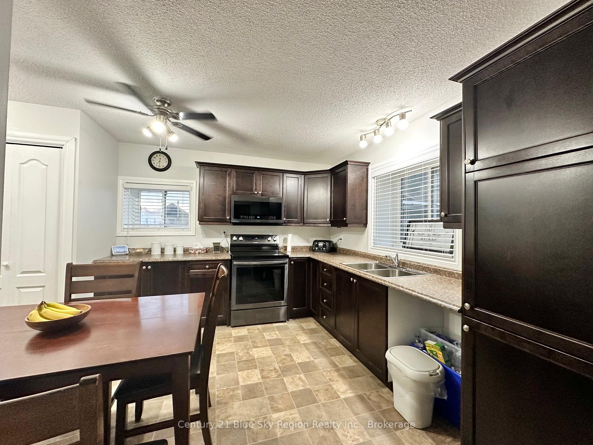 Photo 2 of 330 4th Street, Mattawa — HOMEH