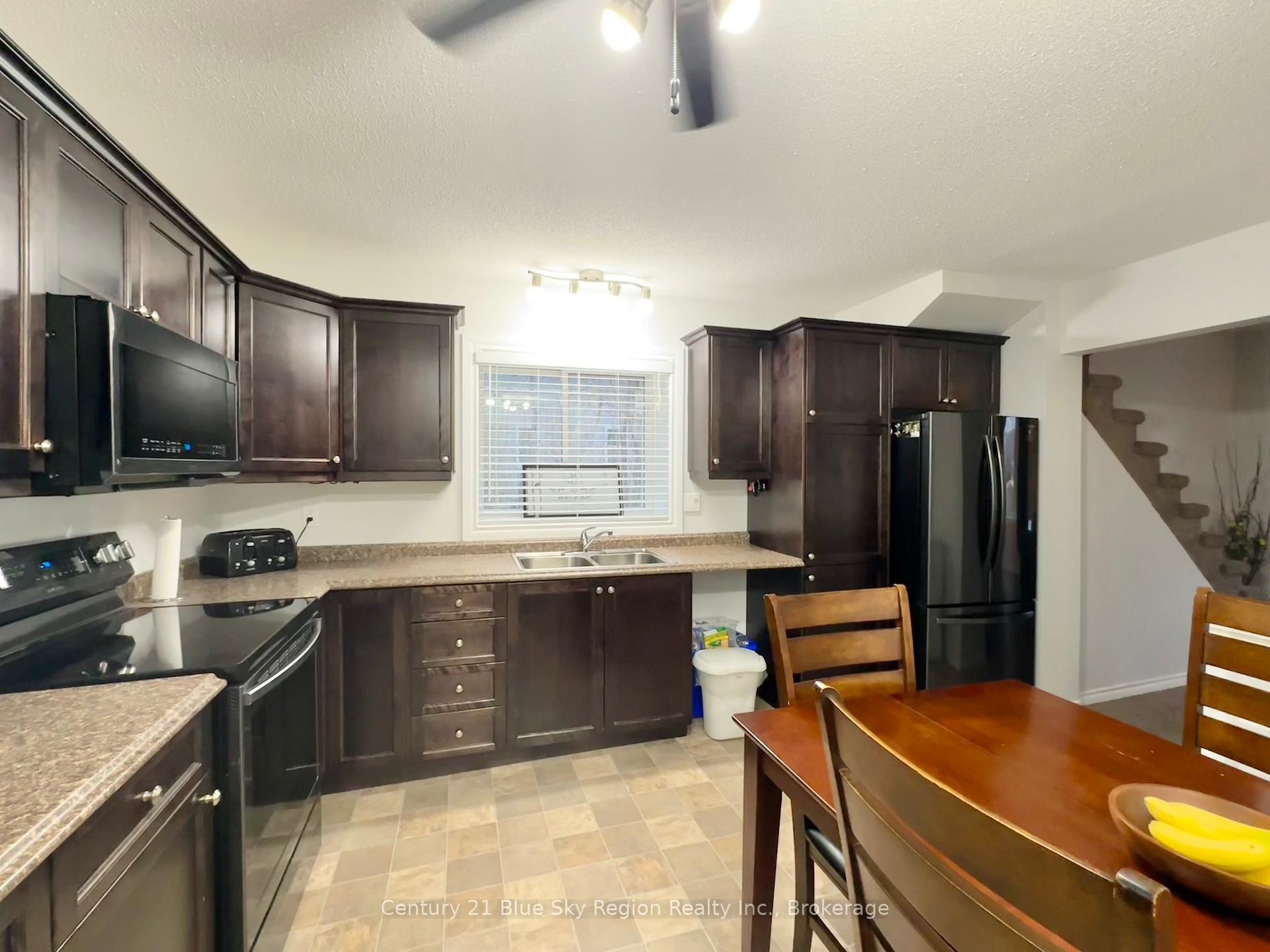 Photo 3 of 330 4th Street, Mattawa — HOMEH
