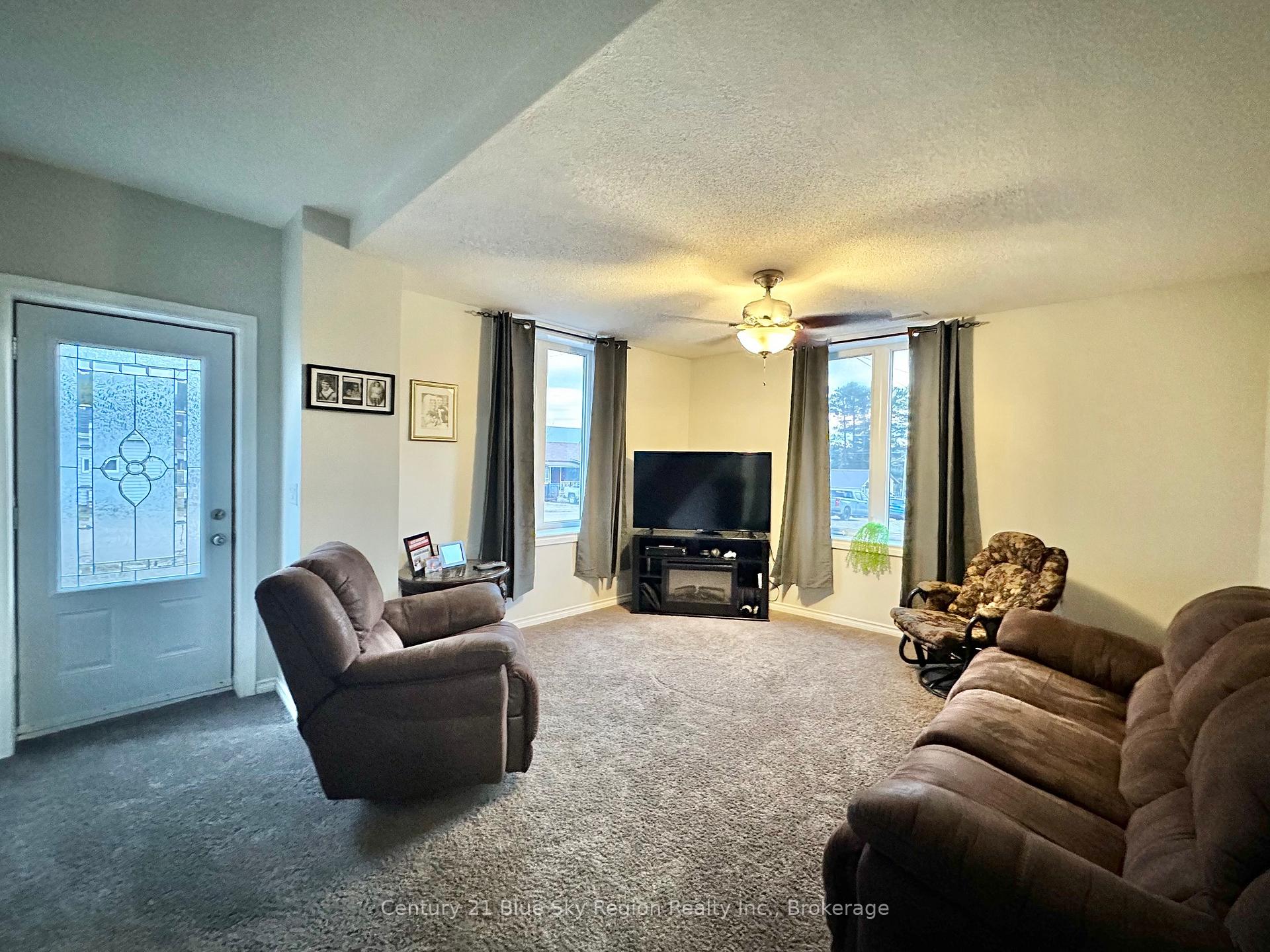 Photo 4 of 330 4th Street, Mattawa — HOMEH