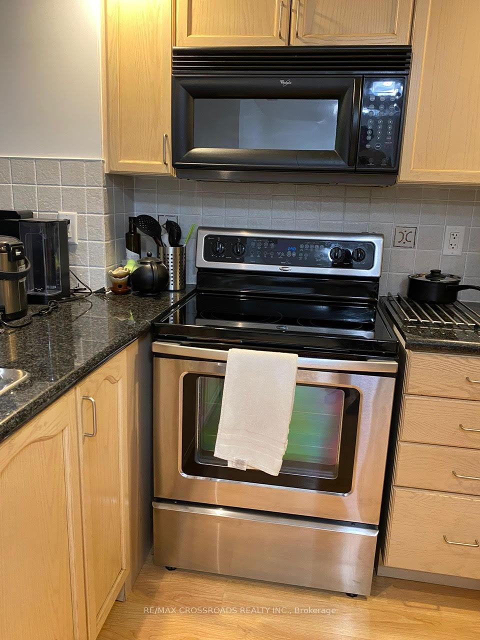 Photo 8 of Unit 206, 33 Cox Boulevard, Markham, Unionville — HOMEH