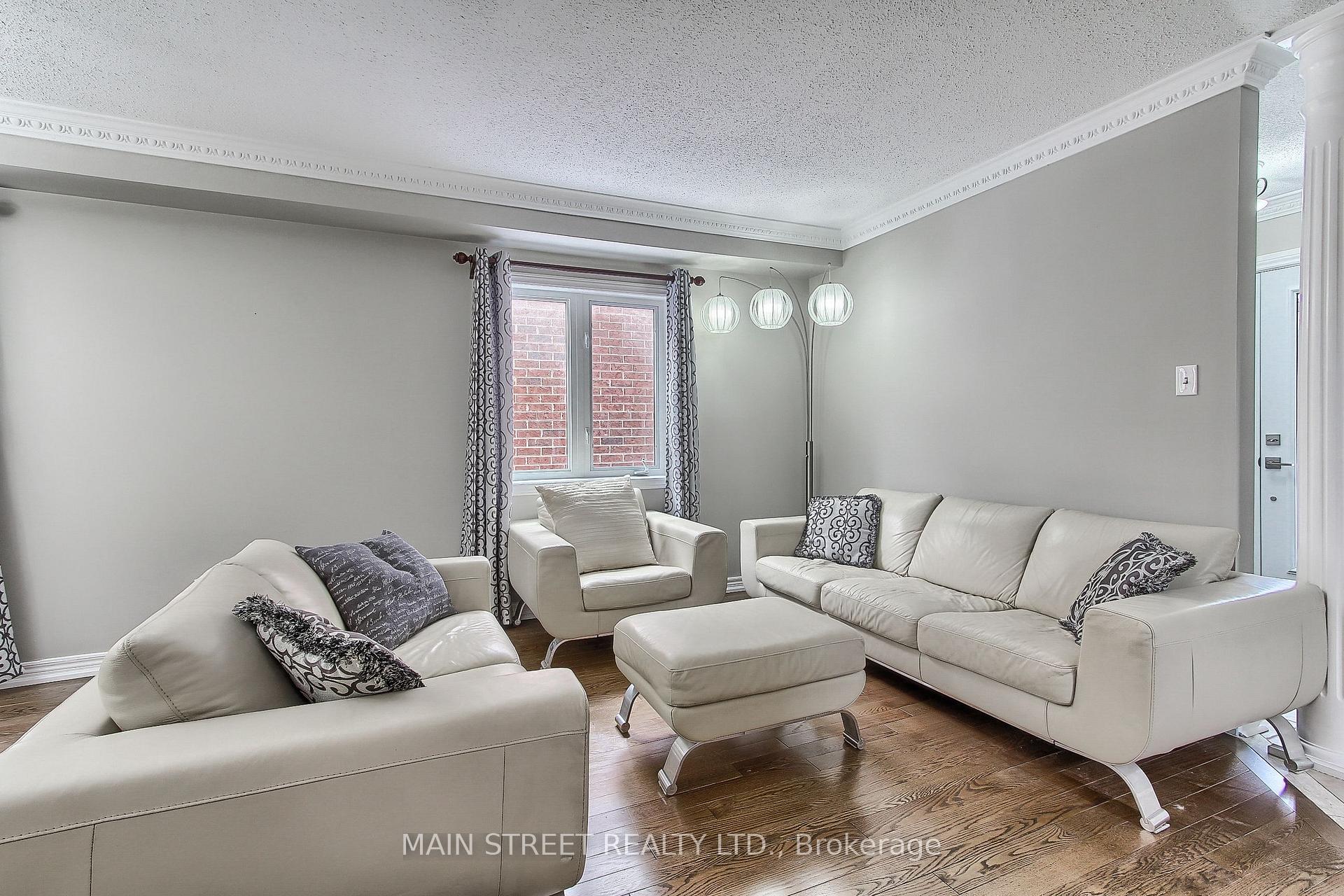 Photo 8 of 46 Silverstone Crescent, Georgina, Keswick South — HOMEH