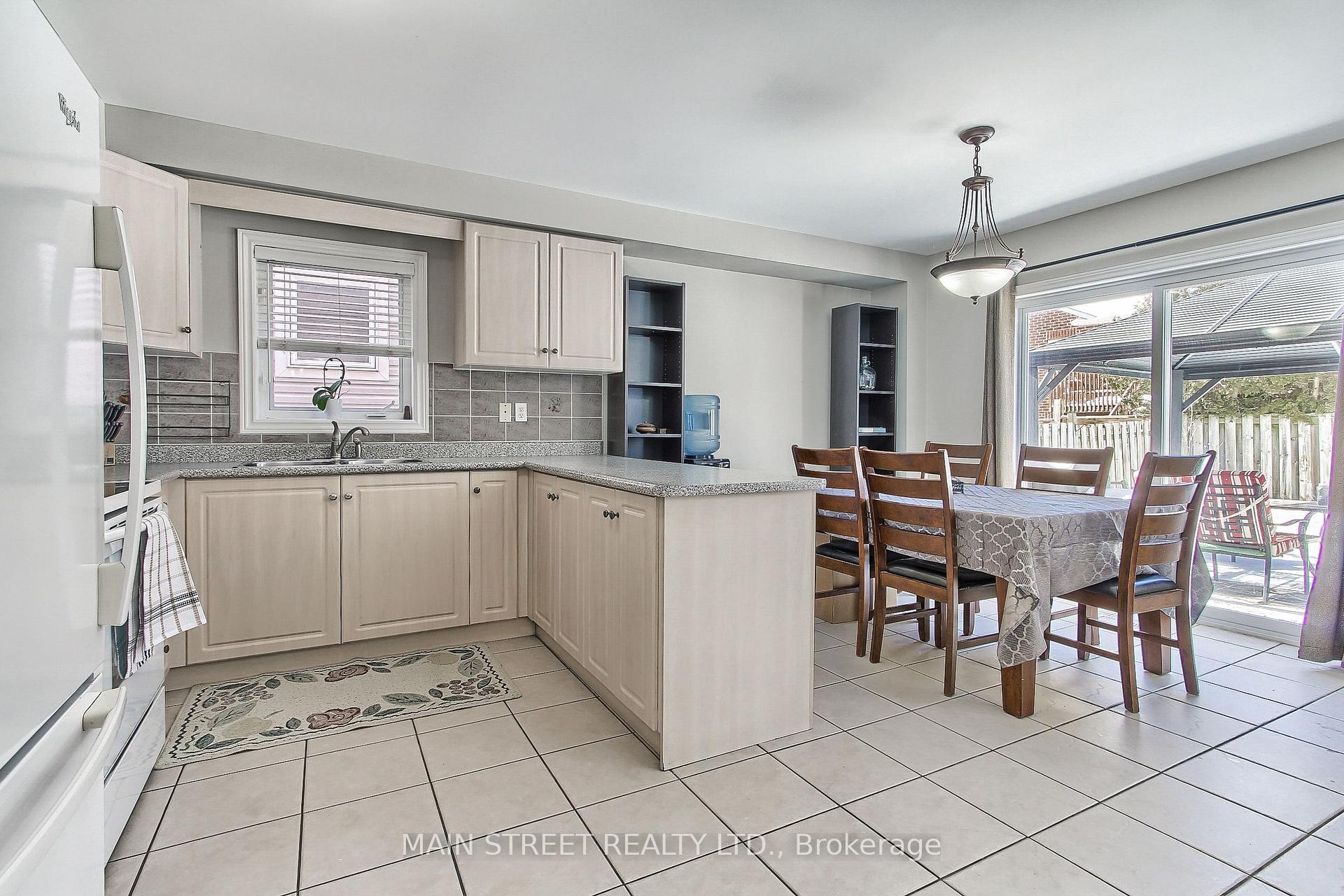 Photo 16 of 46 Silverstone Crescent, Georgina, Keswick South — HOMEH