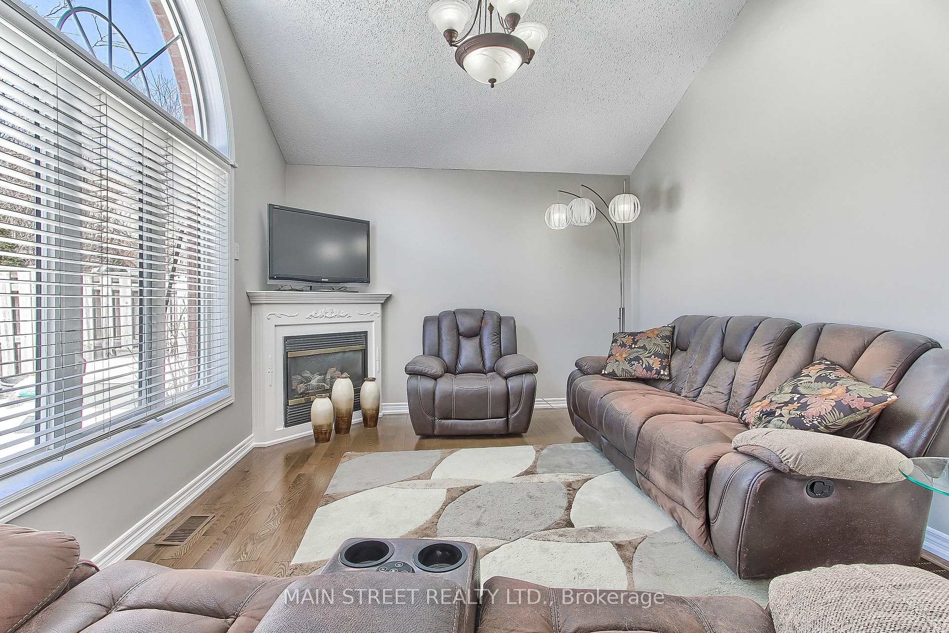 Photo 20 of 46 Silverstone Crescent, Georgina, Keswick South — HOMEH