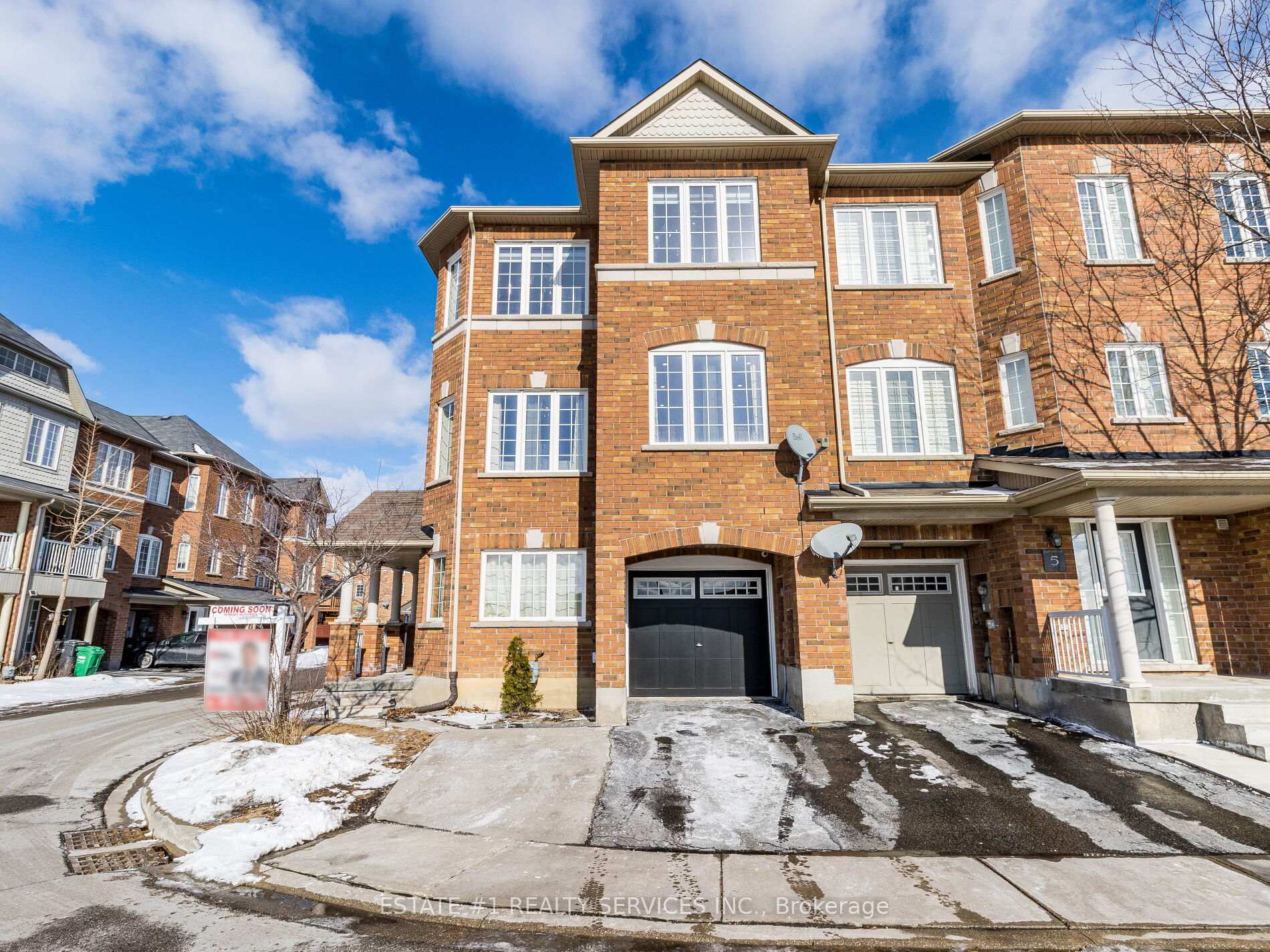 Photo 2 of 3 October Place, Brampton, Bram West — HOMEH