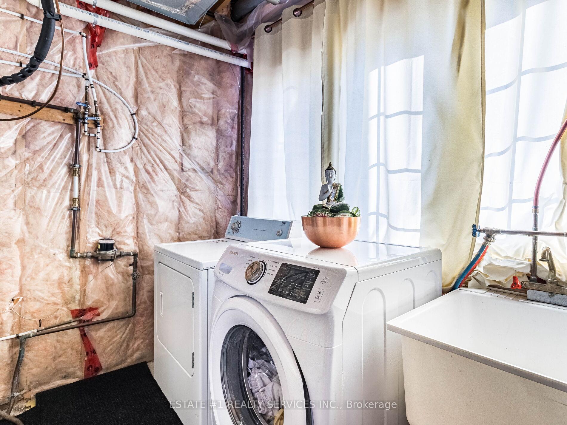 Photo 12 of 3 October Place, Brampton, Bram West — HOMEH