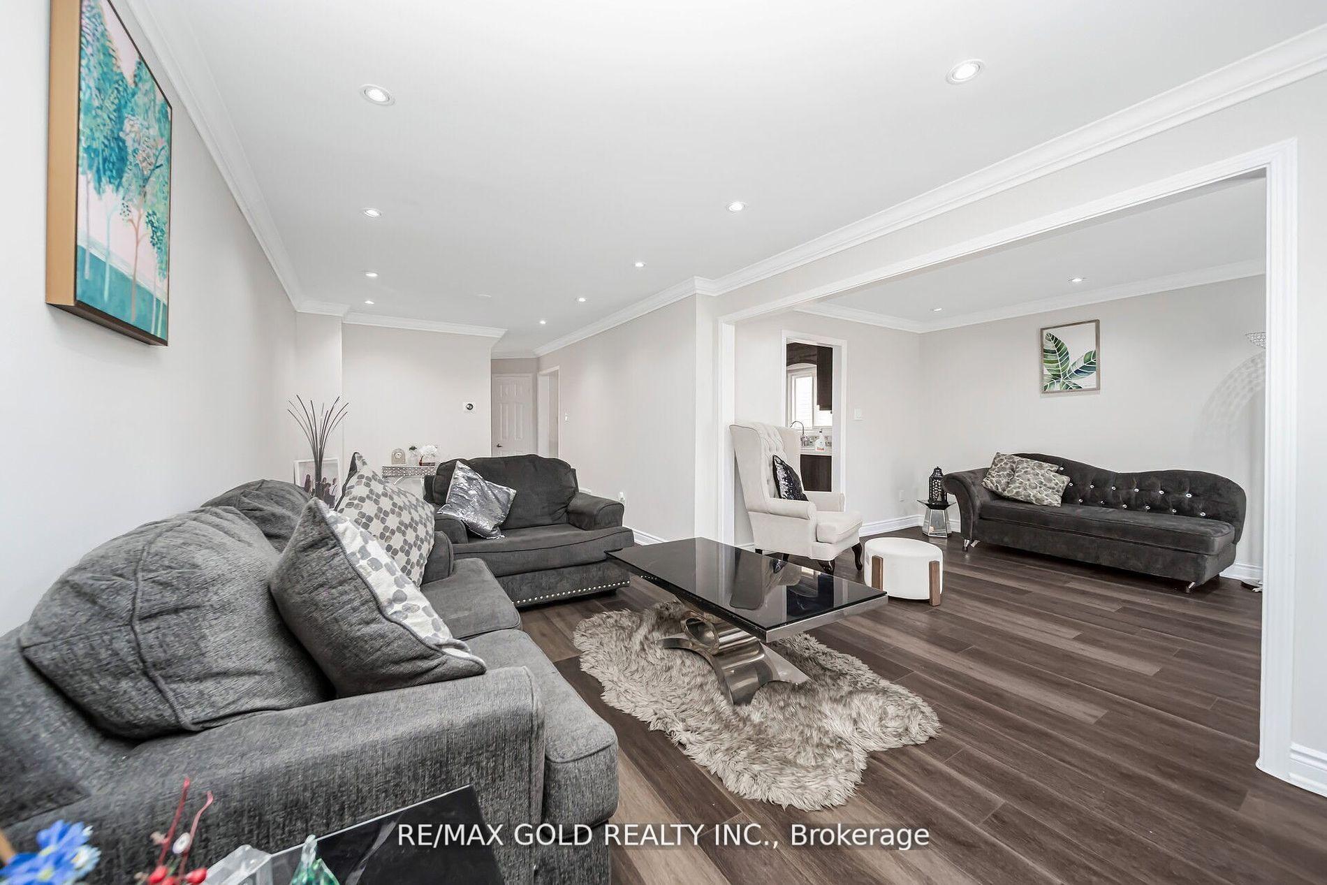 Photo 5 of 167 Ecclestone Drive, Brampton, Brampton West — HOMEH
