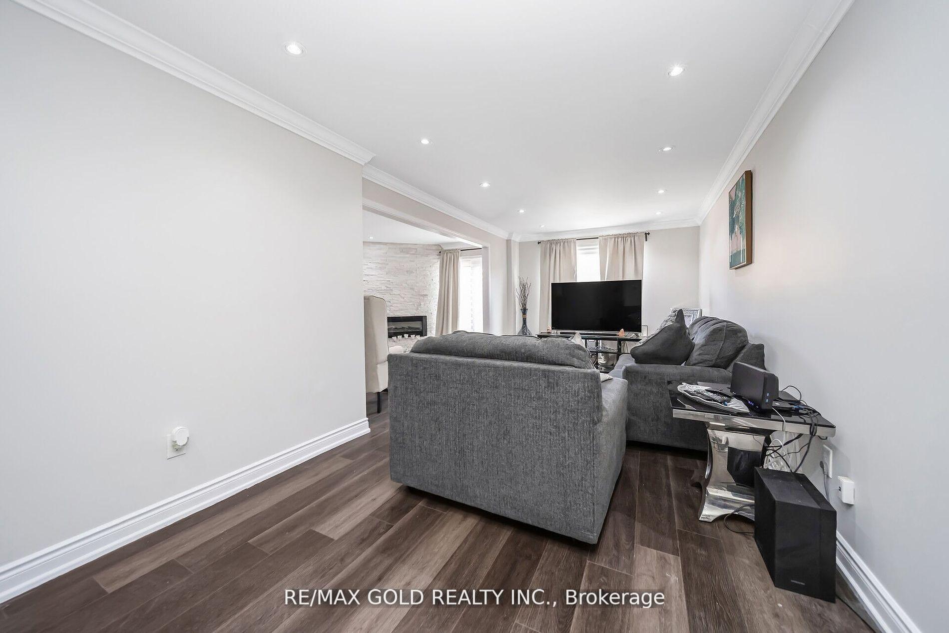 Photo 6 of 167 Ecclestone Drive, Brampton, Brampton West — HOMEH