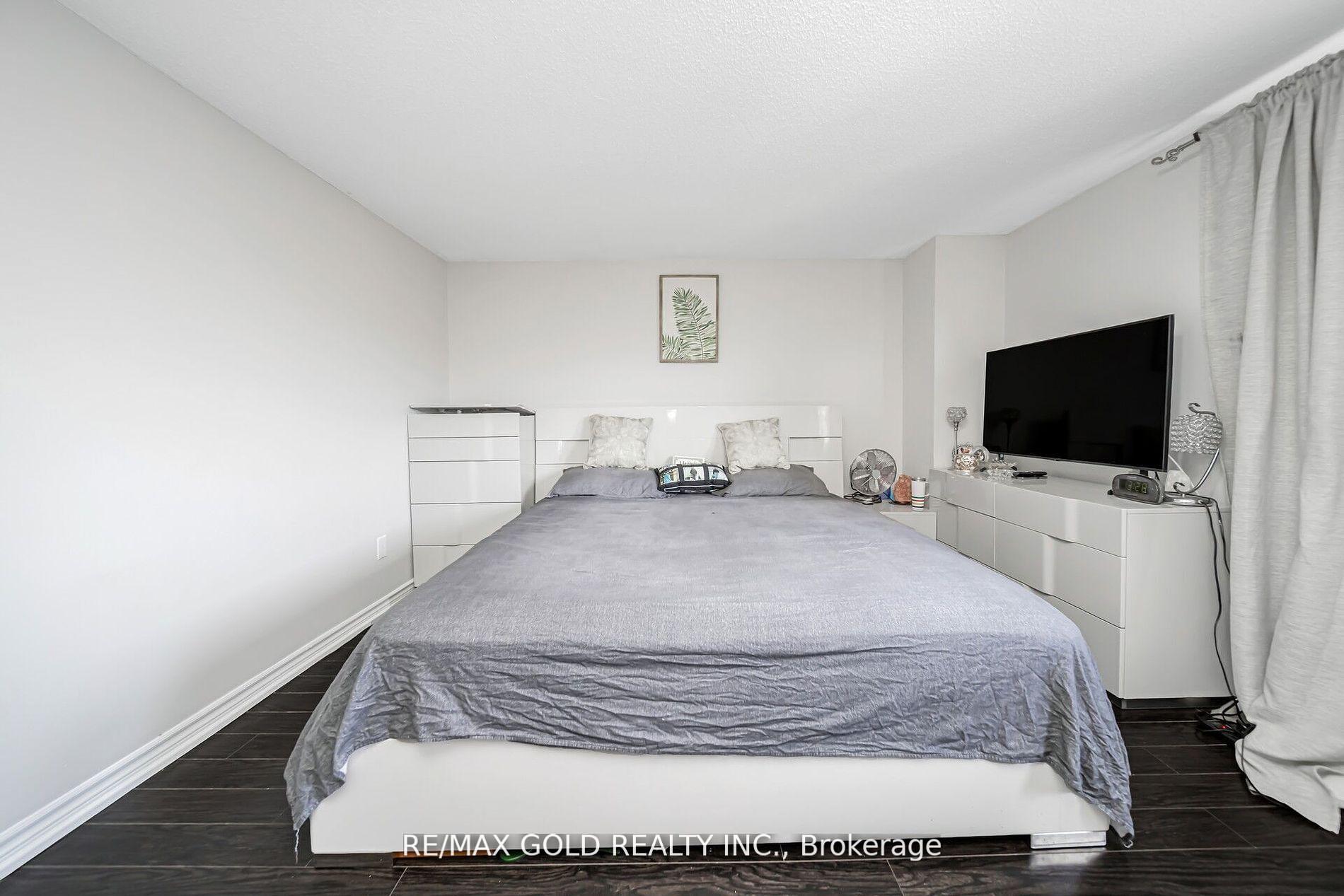 Photo 10 of 167 Ecclestone Drive, Brampton, Brampton West — HOMEH