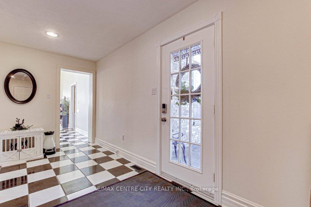 Photo 7 of 21 Parkside Drive, St. Thomas — HOMEH