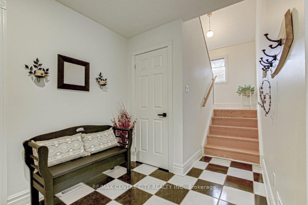 Photo 9 of 21 Parkside Drive, St. Thomas — HOMEH