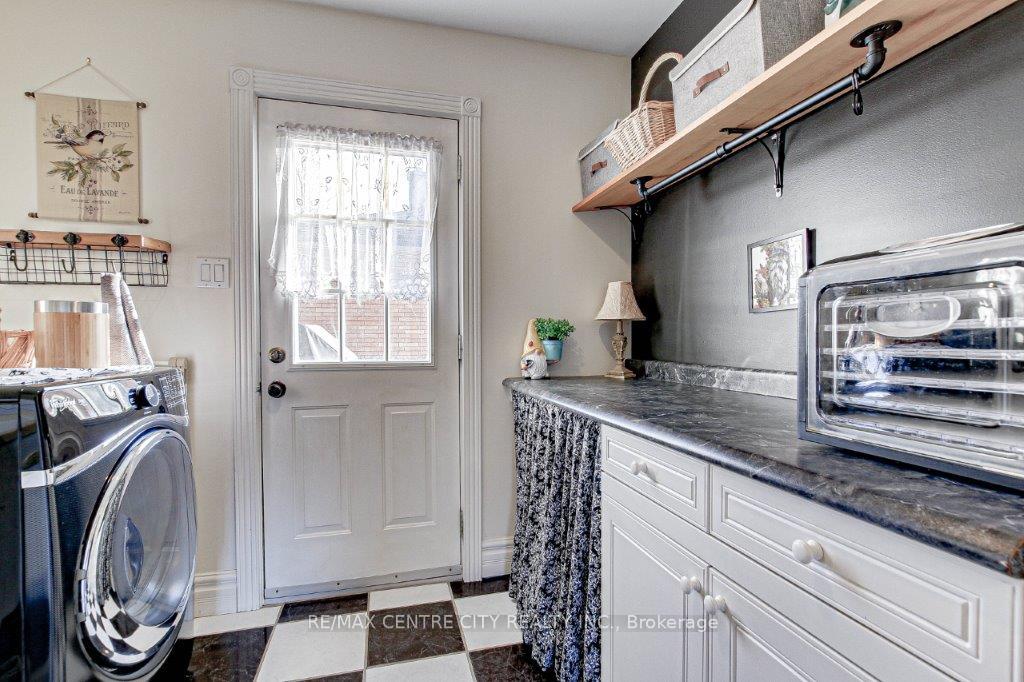 Photo 10 of 21 Parkside Drive, St. Thomas — HOMEH