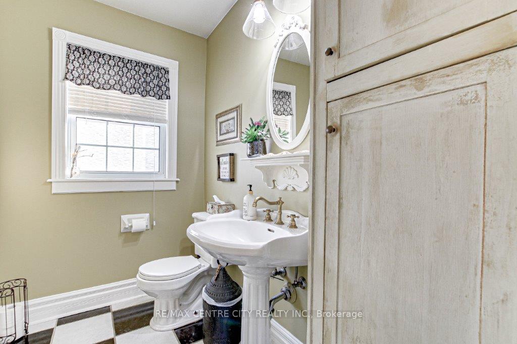 Photo 11 of 21 Parkside Drive, St. Thomas — HOMEH