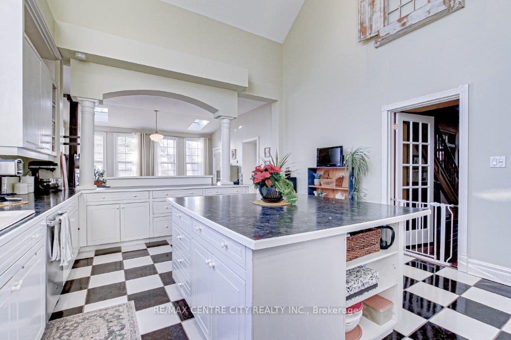 Photo 13 of 21 Parkside Drive, St. Thomas — HOMEH