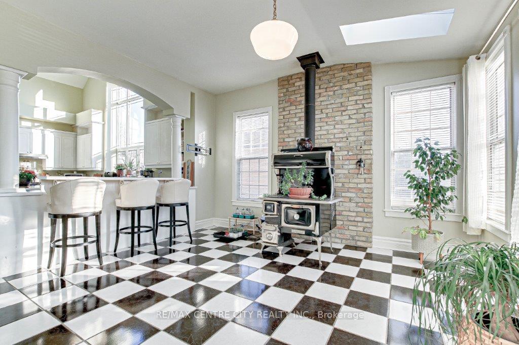 Photo 15 of 21 Parkside Drive, St. Thomas — HOMEH