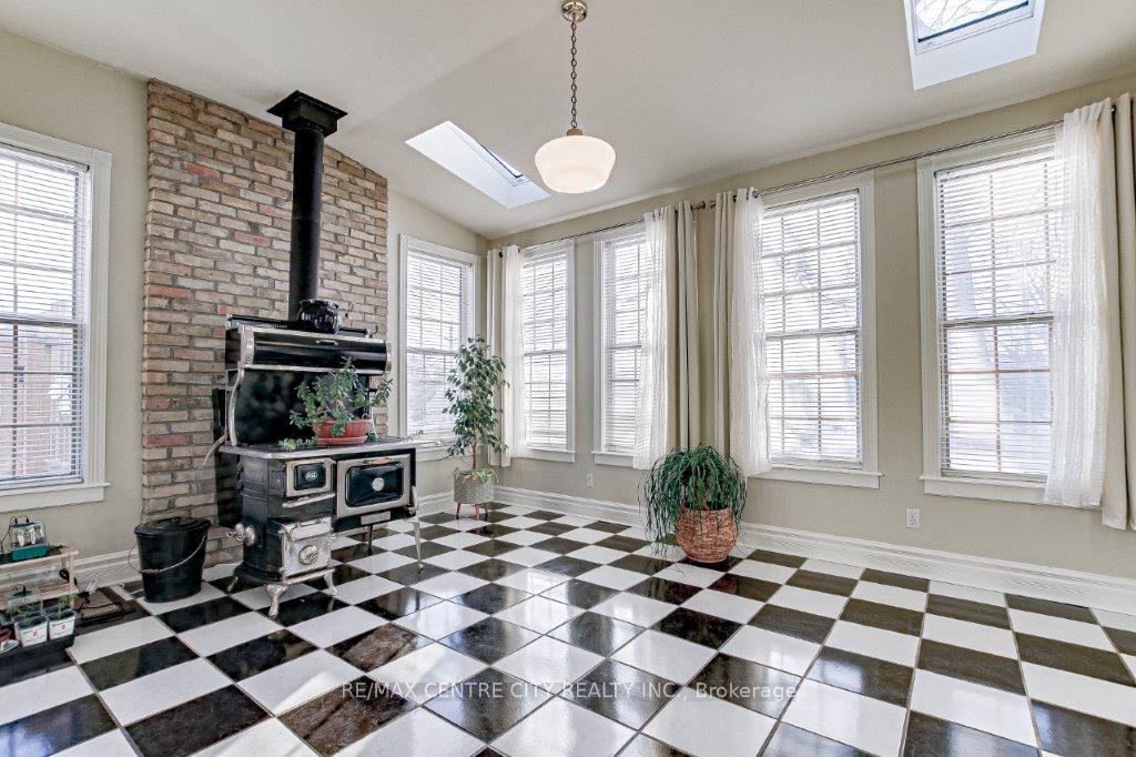 Photo 16 of 21 Parkside Drive, St. Thomas — HOMEH