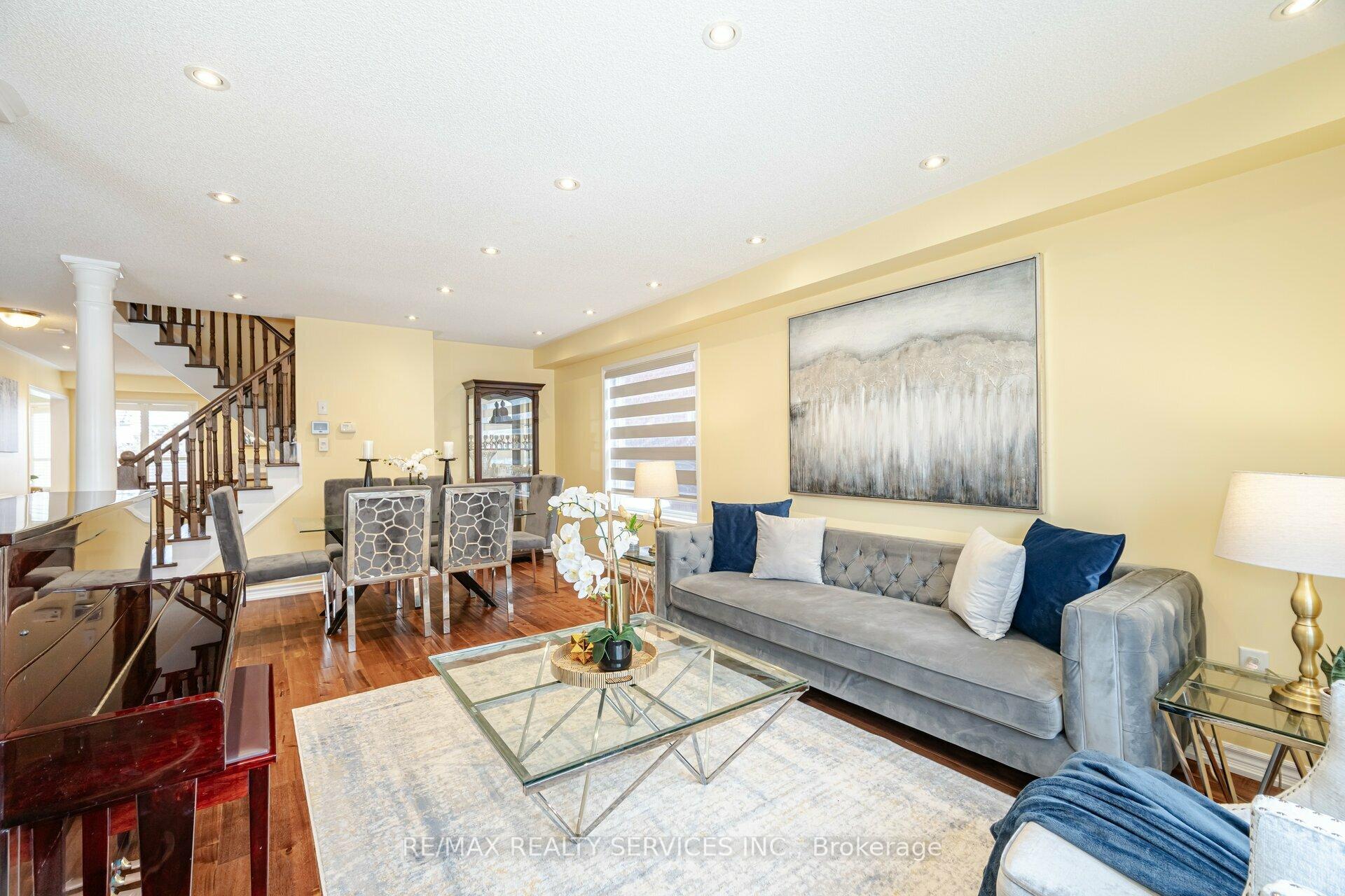 Photo 8 of 64 Edenbrook Hill Drive, Brampton, Fletcher's Meadow — HOMEH