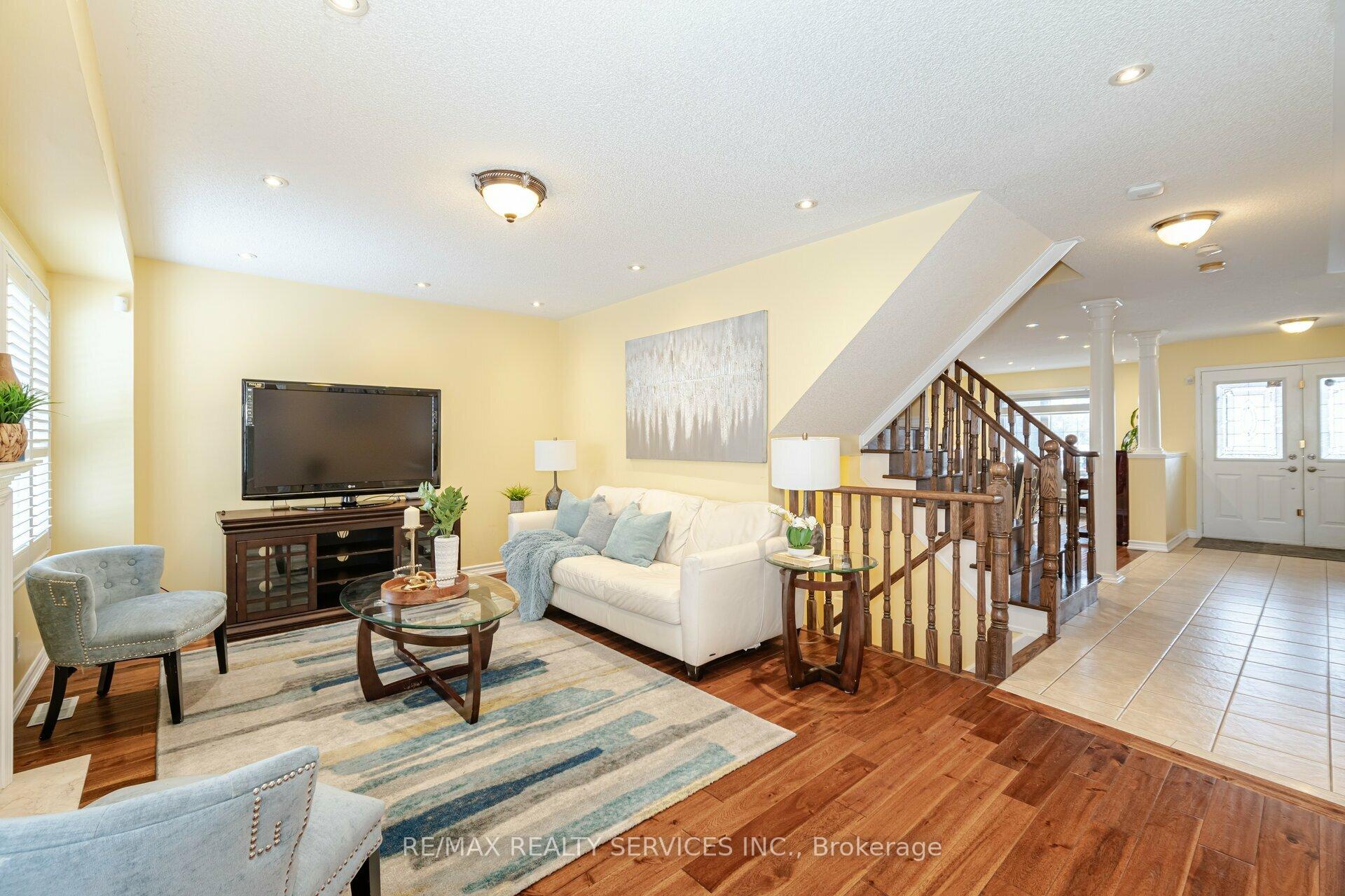 Photo 9 of 64 Edenbrook Hill Drive, Brampton, Fletcher's Meadow — HOMEH