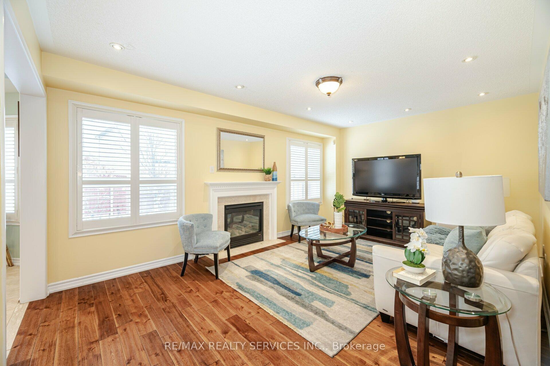 Photo 10 of 64 Edenbrook Hill Drive, Brampton, Fletcher's Meadow — HOMEH