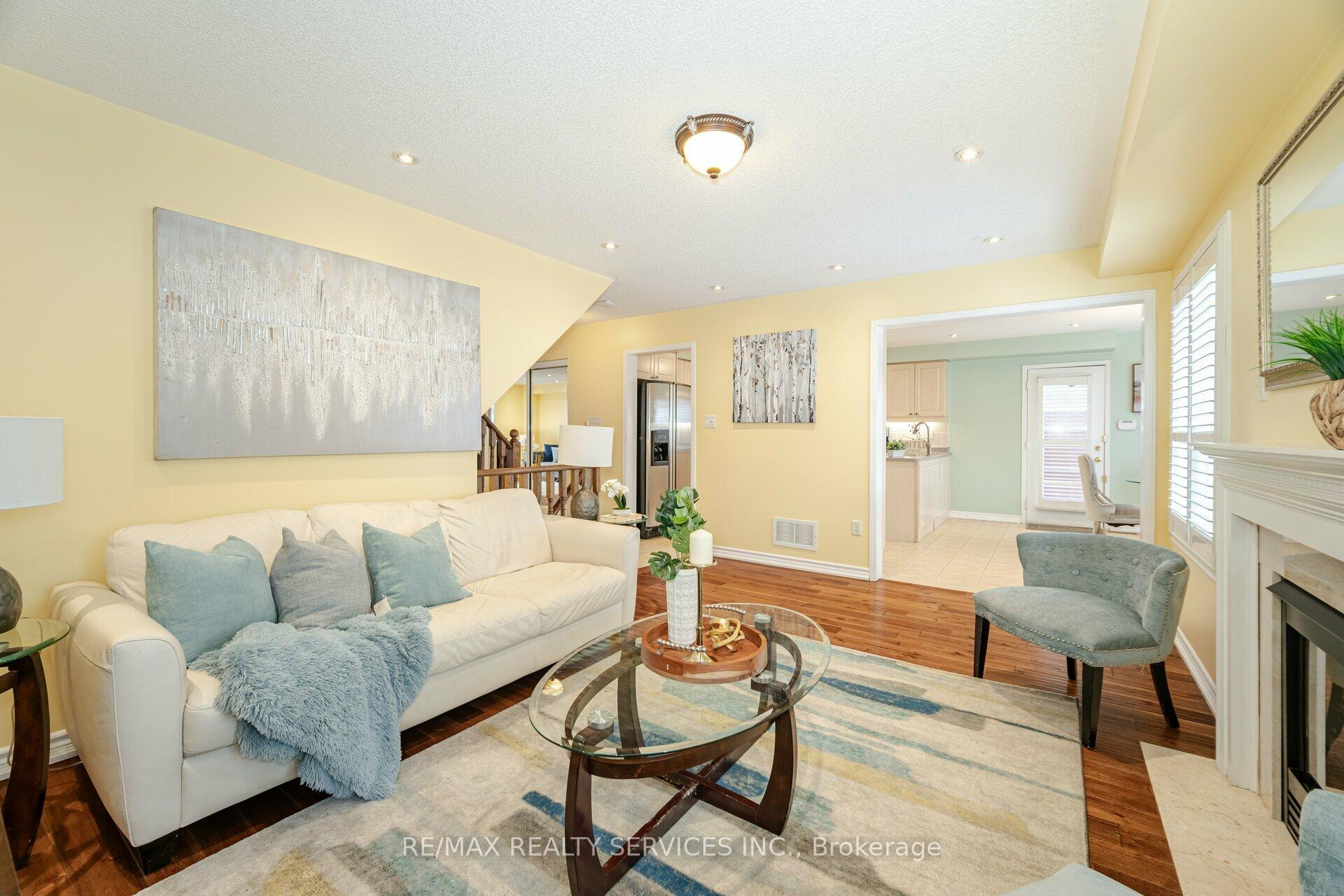 Photo 12 of 64 Edenbrook Hill Drive, Brampton, Fletcher's Meadow — HOMEH
