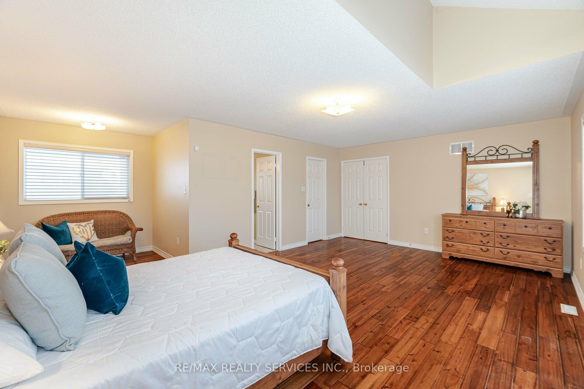 Photo 22 of 64 Edenbrook Hill Drive, Brampton, Fletcher's Meadow — HOMEH