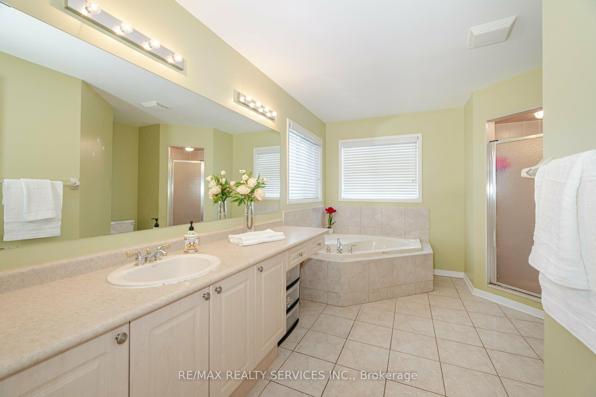 Photo 23 of 64 Edenbrook Hill Drive, Brampton, Fletcher's Meadow — HOMEH