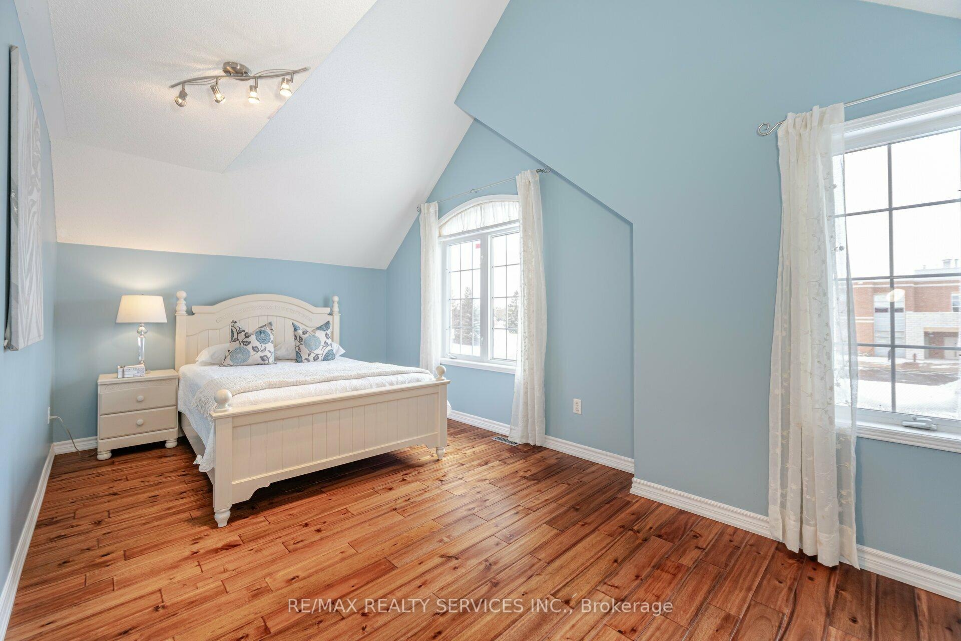 Photo 25 of 64 Edenbrook Hill Drive, Brampton, Fletcher's Meadow — HOMEH