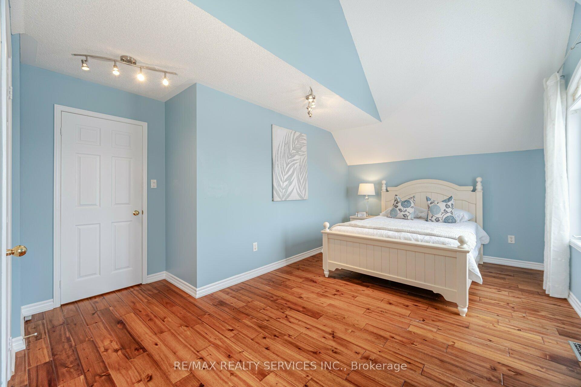 Photo 26 of 64 Edenbrook Hill Drive, Brampton, Fletcher's Meadow — HOMEH