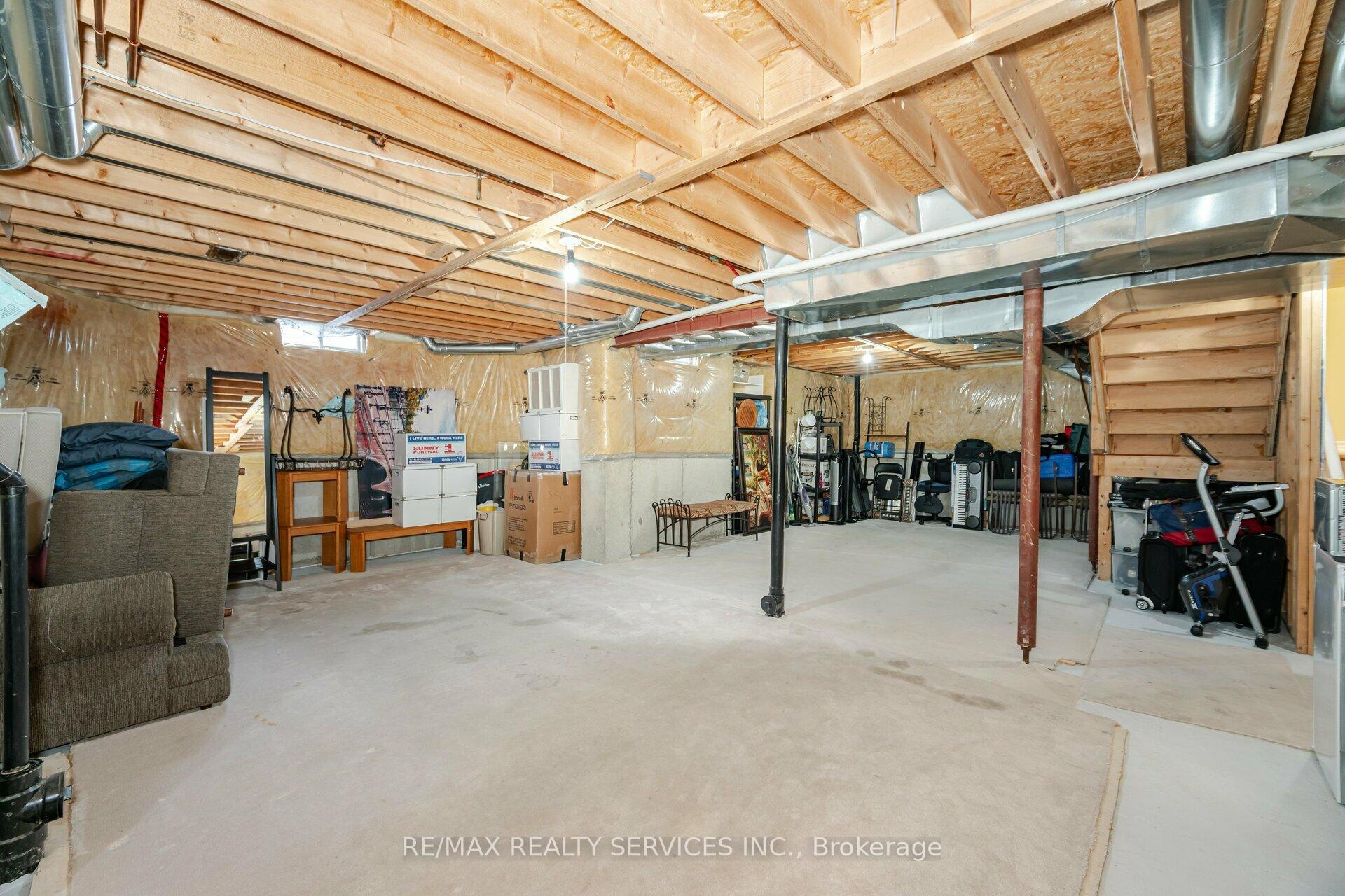 Photo 35 of 64 Edenbrook Hill Drive, Brampton, Fletcher's Meadow — HOMEH