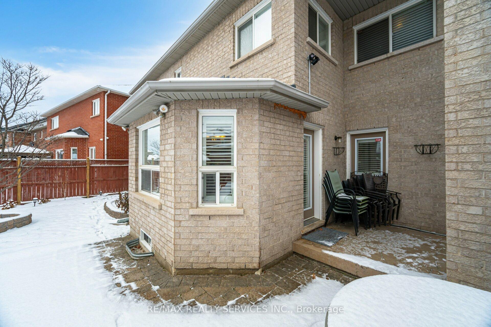 Photo 37 of 64 Edenbrook Hill Drive, Brampton, Fletcher's Meadow — HOMEH