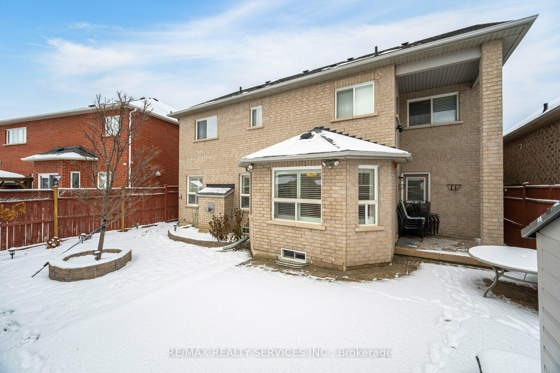 Photo 39 of 64 Edenbrook Hill Drive, Brampton, Fletcher's Meadow — HOMEH
