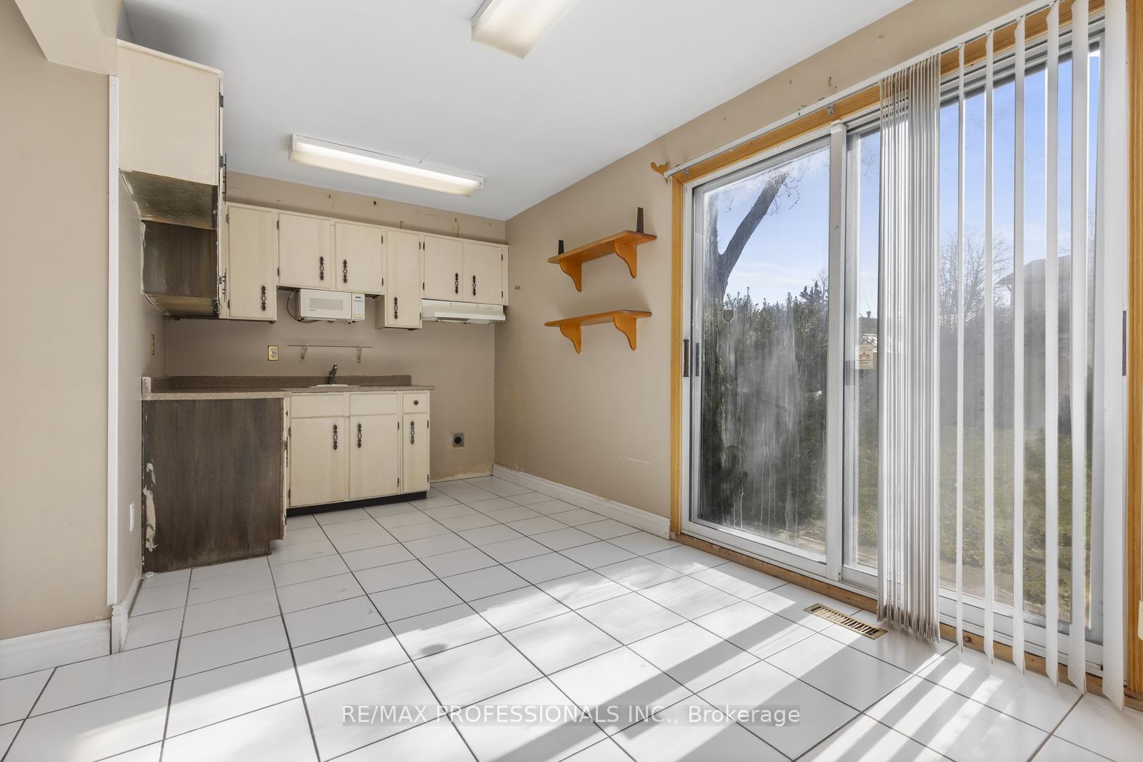 Photo 10 of 41 Carberry Crescent, Brampton, Madoc — HOMEH