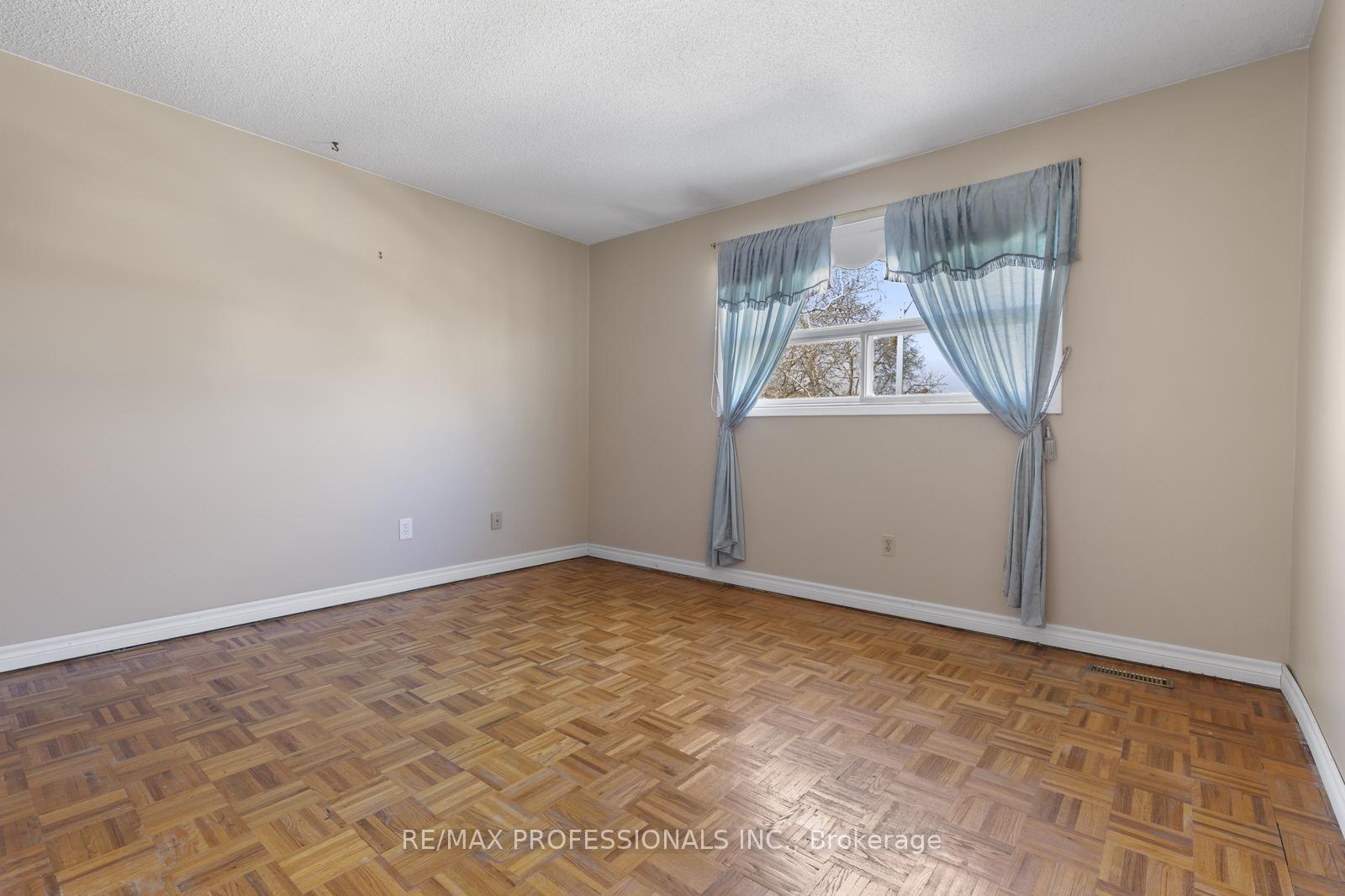 Photo 16 of 41 Carberry Crescent, Brampton, Madoc — HOMEH