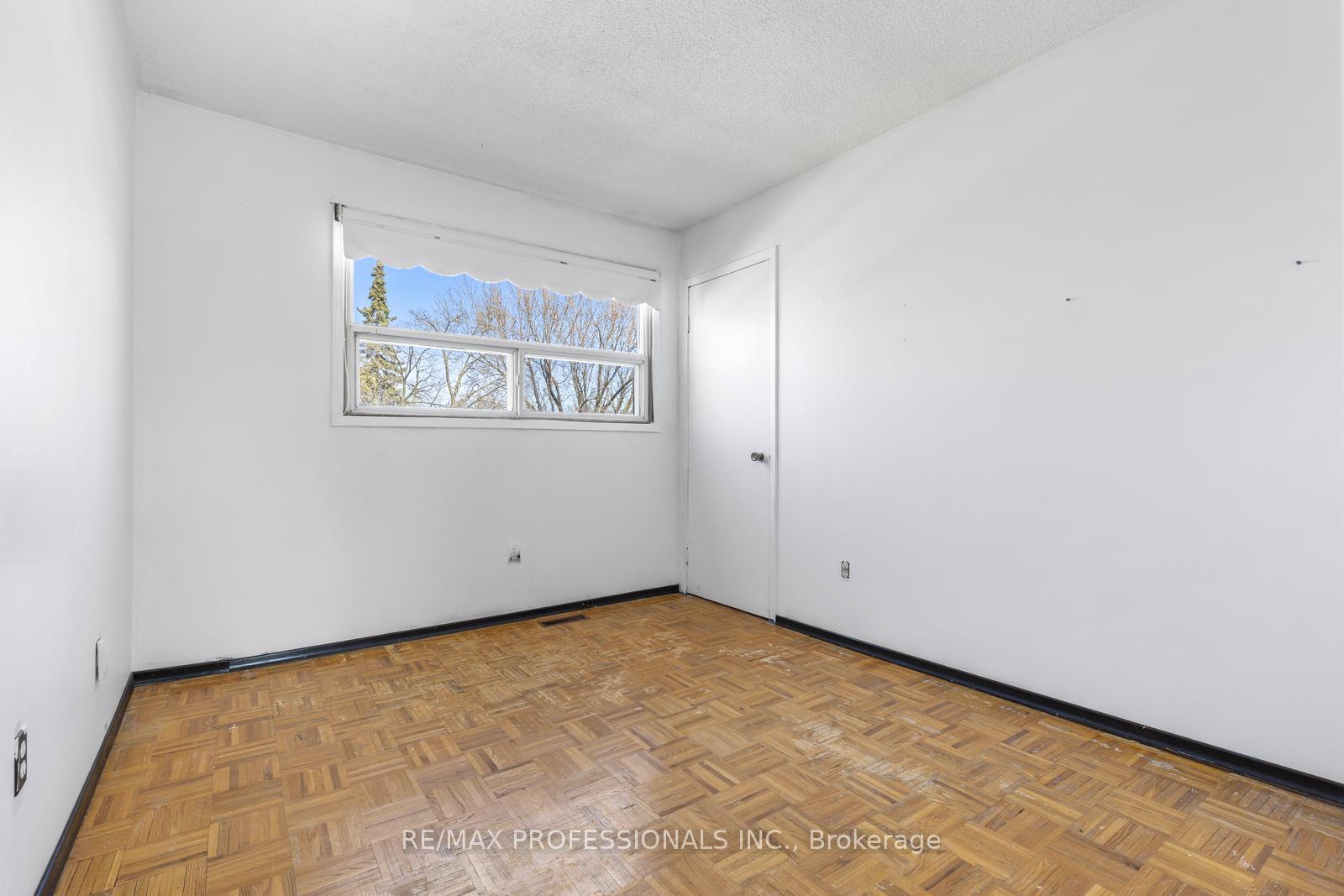 Photo 21 of 41 Carberry Crescent, Brampton, Madoc — HOMEH