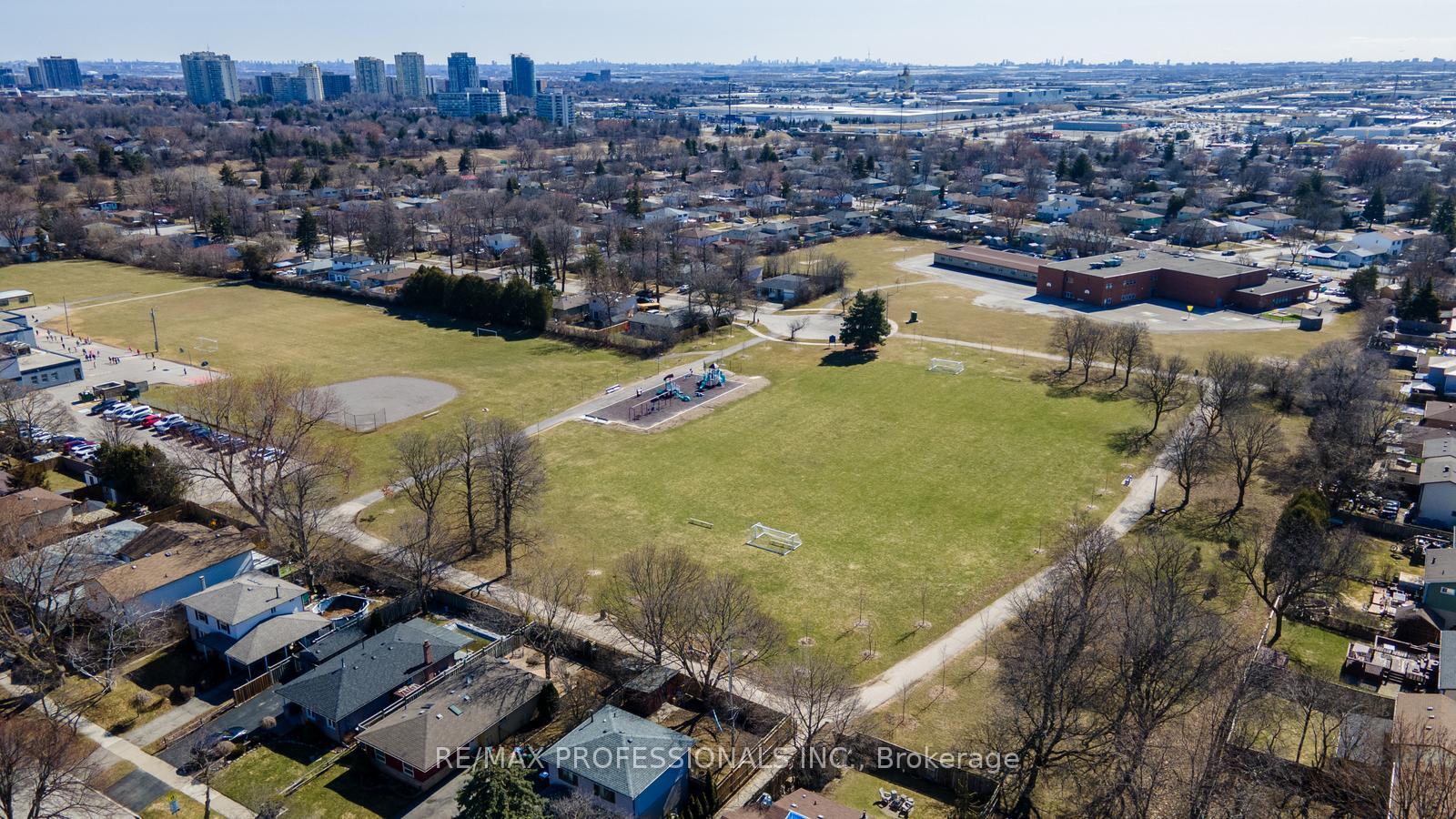 Photo 40 of 41 Carberry Crescent, Brampton, Madoc — HOMEH