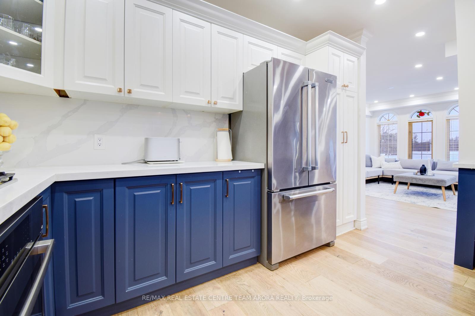 Photo 17 of 22 Summer Valley Drive, Brampton, Snelgrove — HOMEH