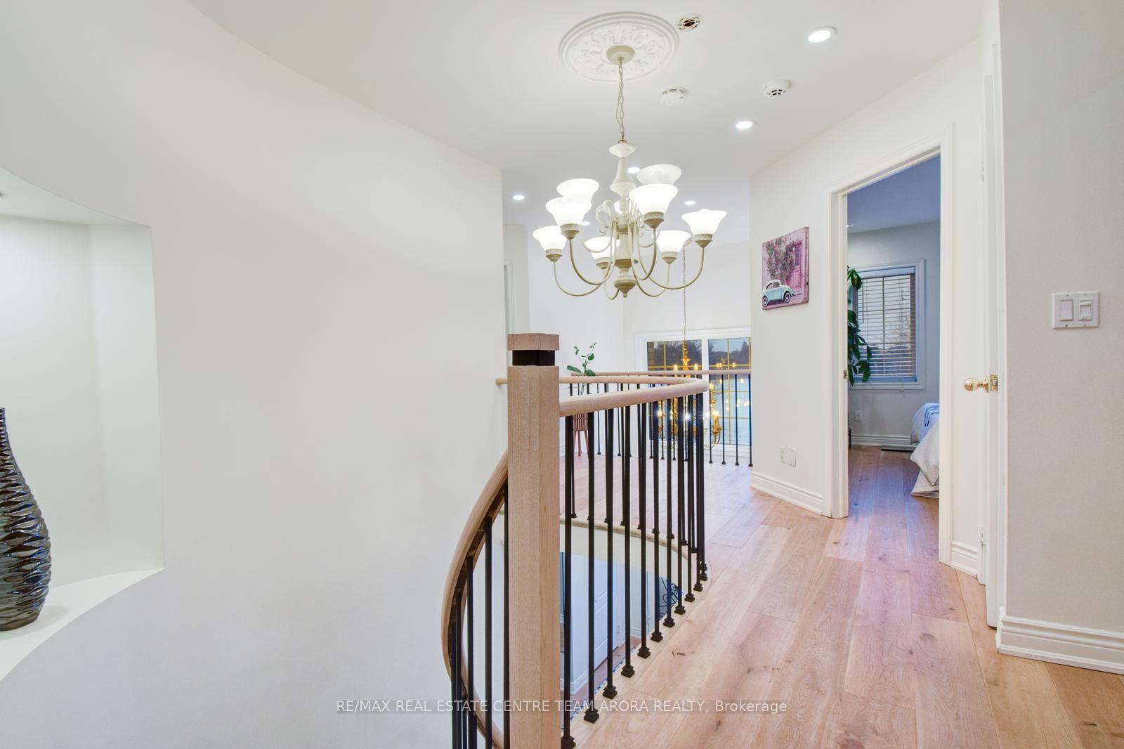 Photo 20 of 22 Summer Valley Drive, Brampton, Snelgrove — HOMEH