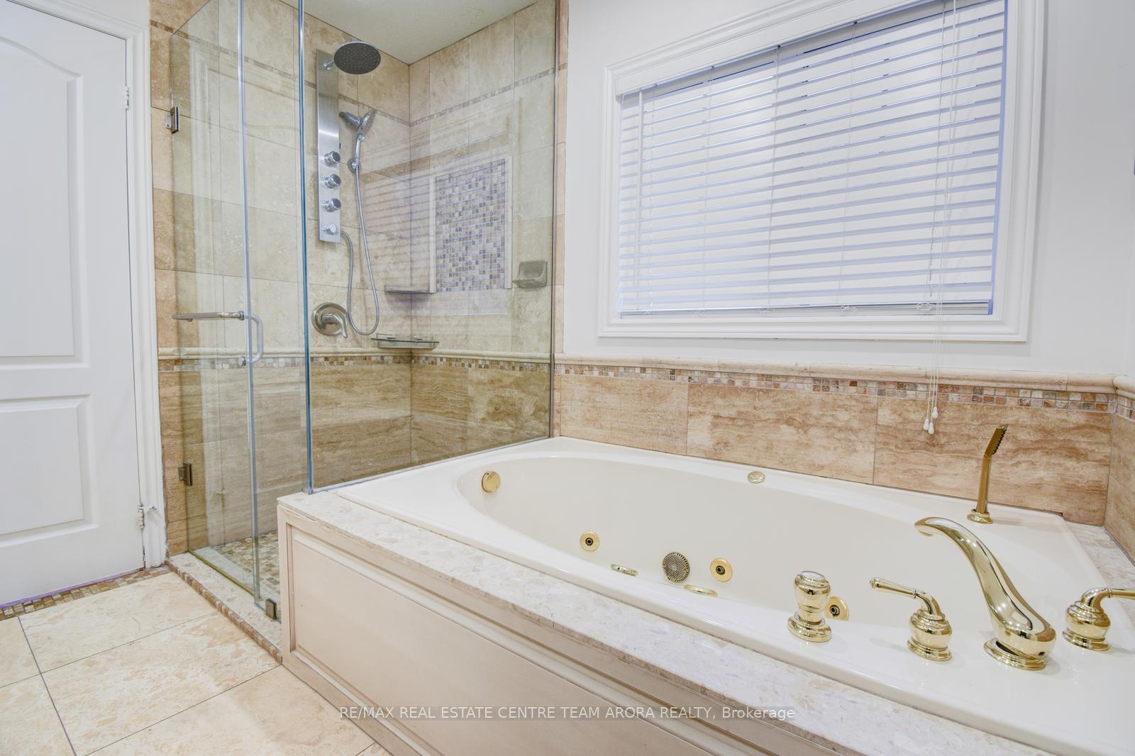 Photo 25 of 22 Summer Valley Drive, Brampton, Snelgrove — HOMEH