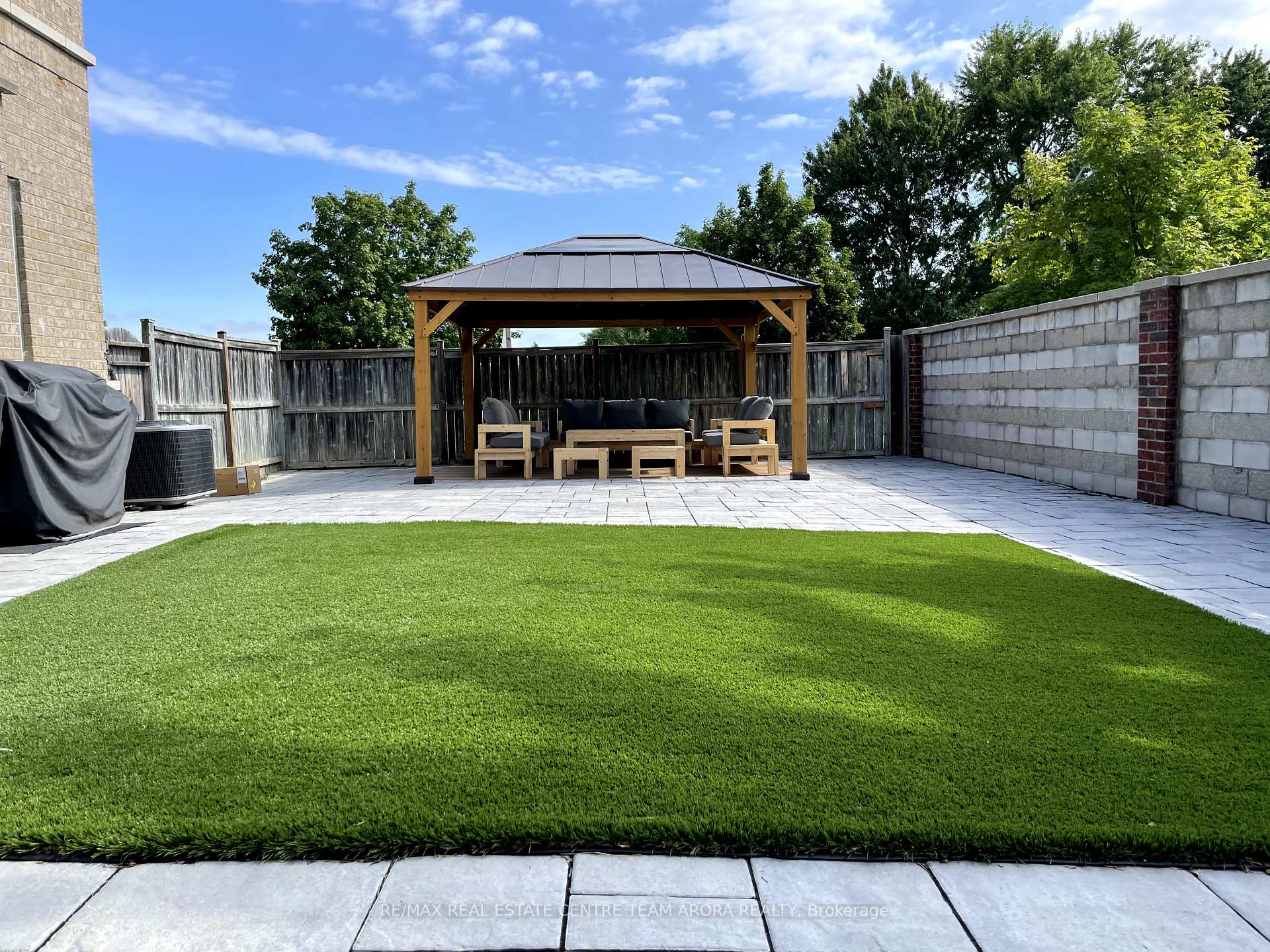 Photo 39 of 22 Summer Valley Drive, Brampton, Snelgrove — HOMEH