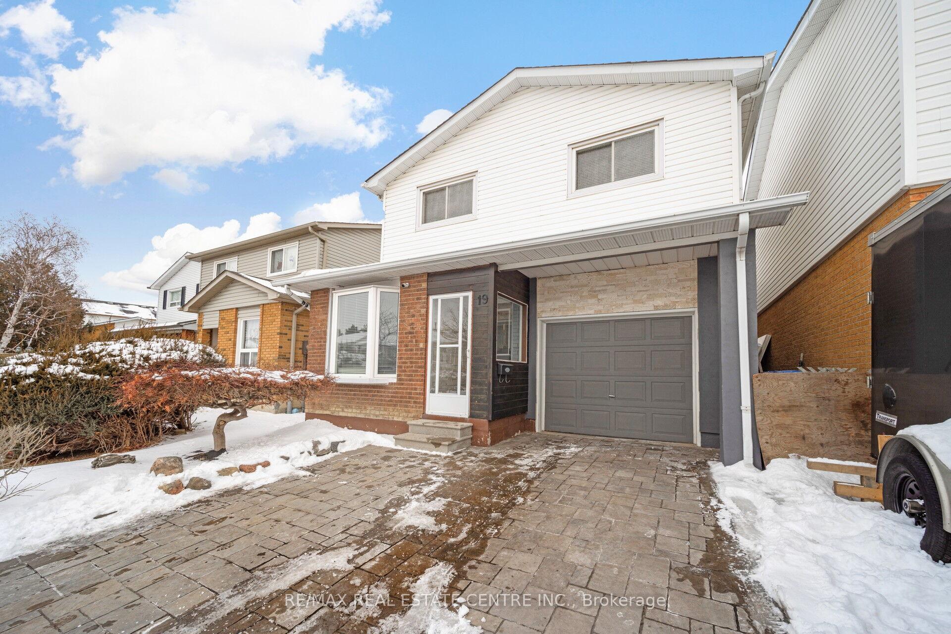 Photo 3 of 19 Histon Crescent, Brampton, Madoc — HOMEH