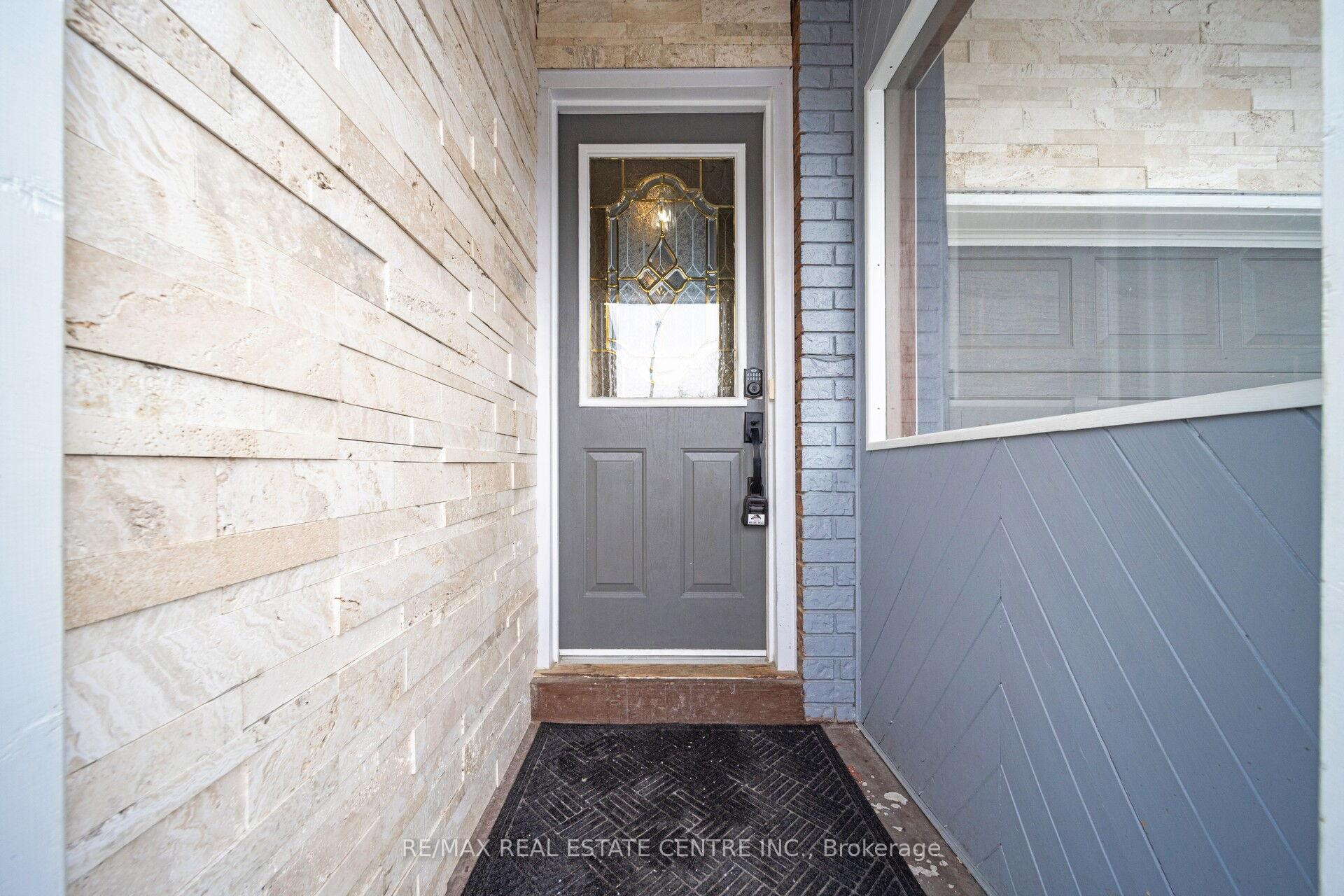 Photo 4 of 19 Histon Crescent, Brampton, Madoc — HOMEH