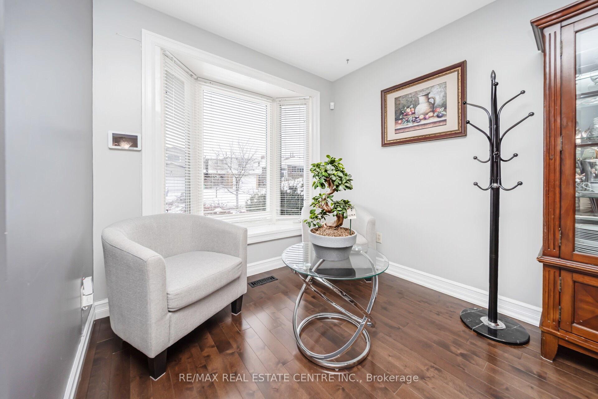 Photo 7 of 19 Histon Crescent, Brampton, Madoc — HOMEH