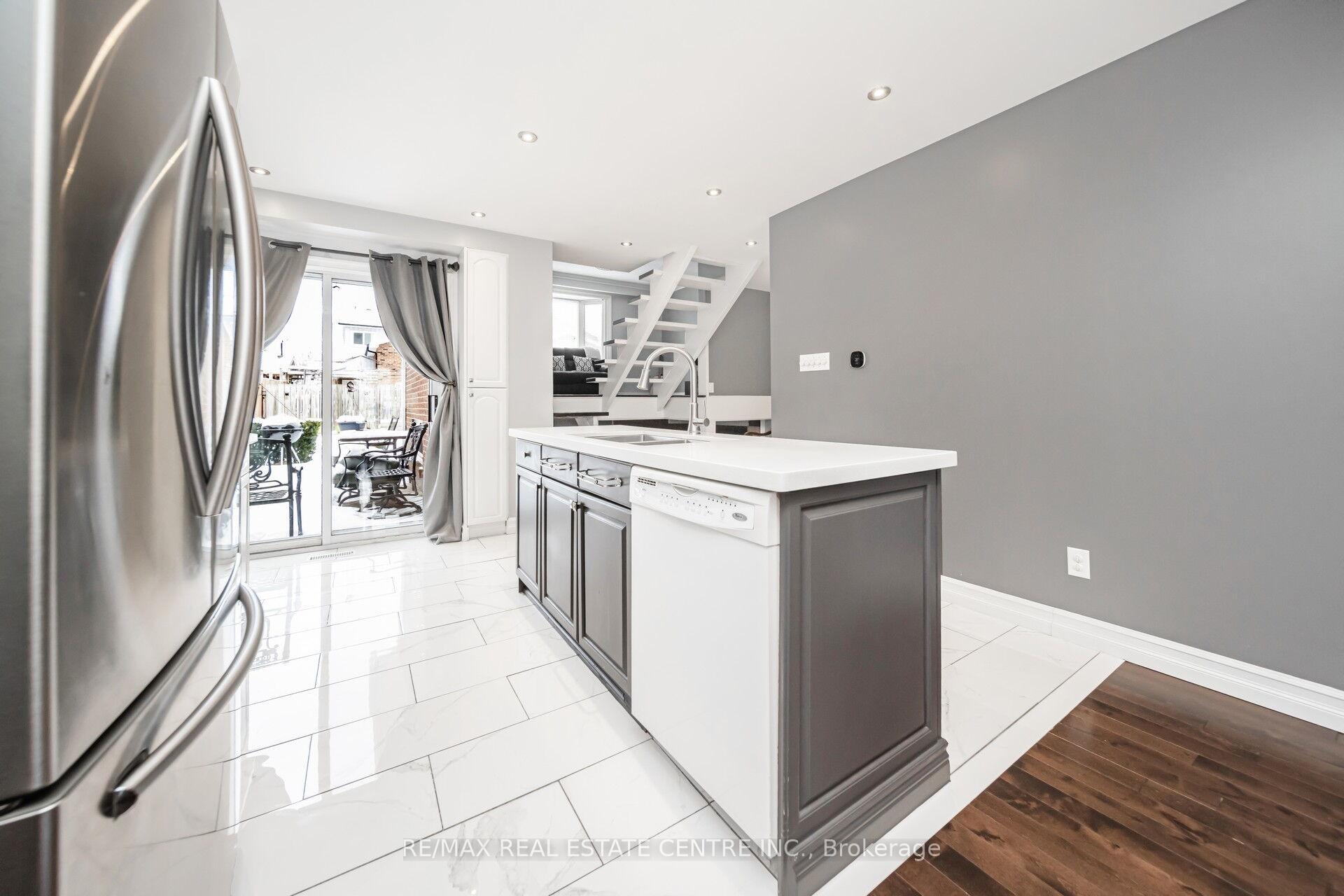 Photo 9 of 19 Histon Crescent, Brampton, Madoc — HOMEH
