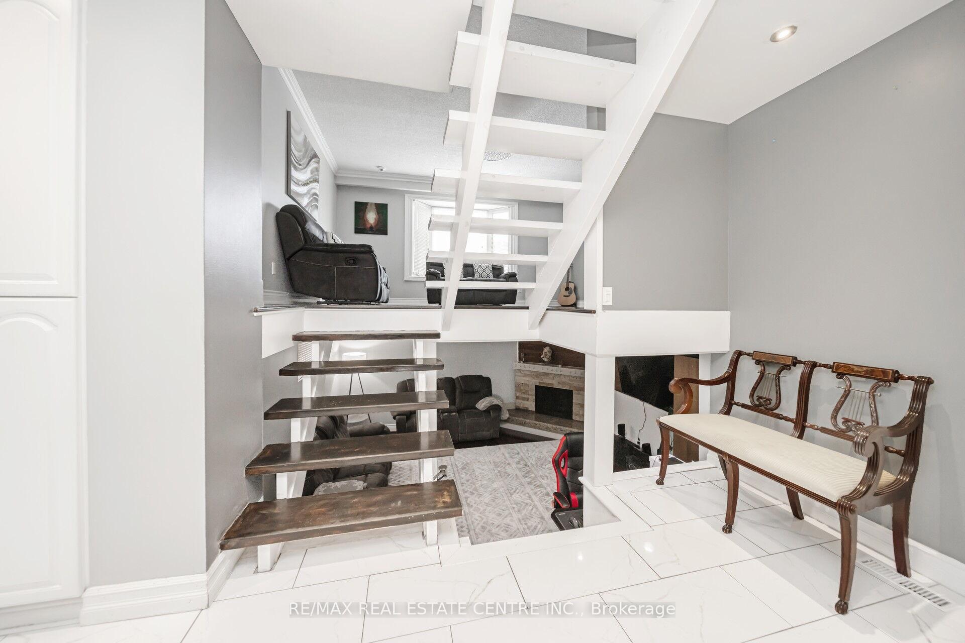 Photo 12 of 19 Histon Crescent, Brampton, Madoc — HOMEH