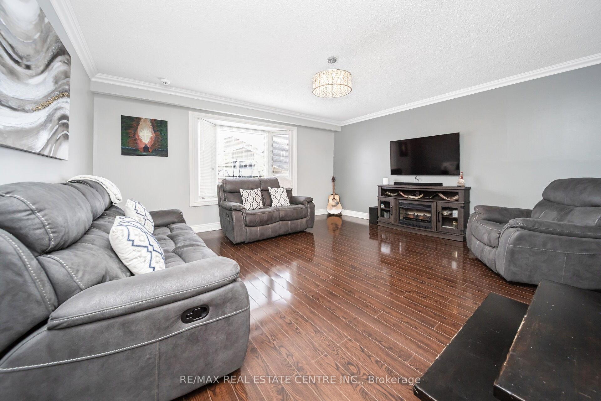 Photo 13 of 19 Histon Crescent, Brampton, Madoc — HOMEH